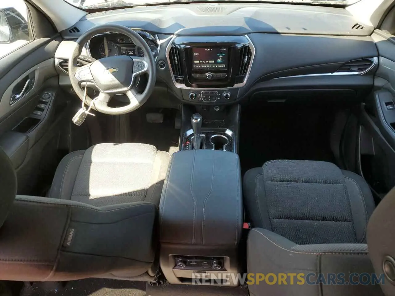 8 Фотография поврежденного автомобиля 1GNEVFKW1KJ243896 CHEVROLET TRAVERSE 2019