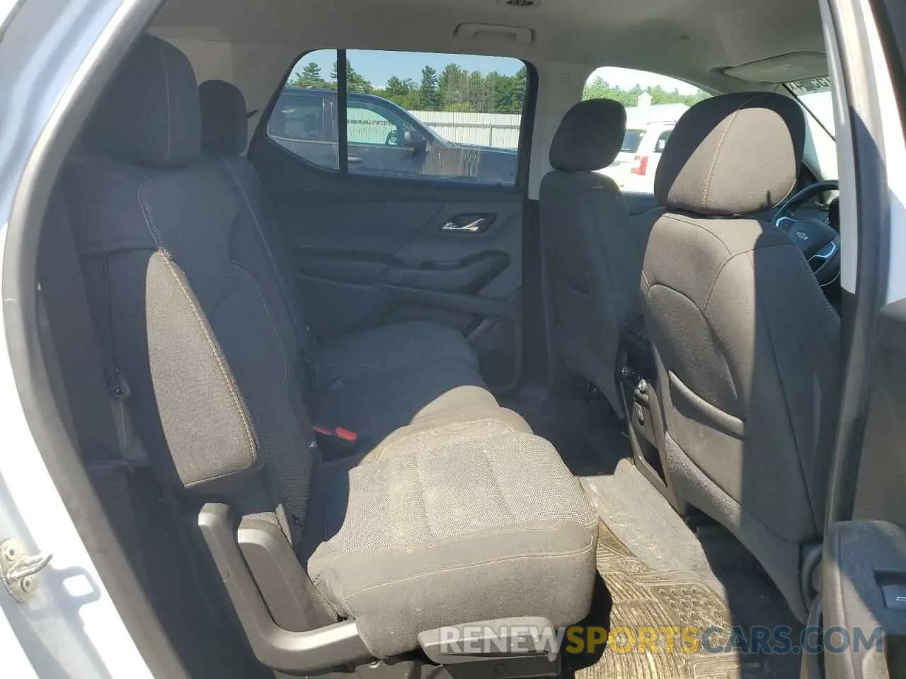 10 Photograph of a damaged car 1GNEVFKW2KJ185667 CHEVROLET TRAVERSE 2019