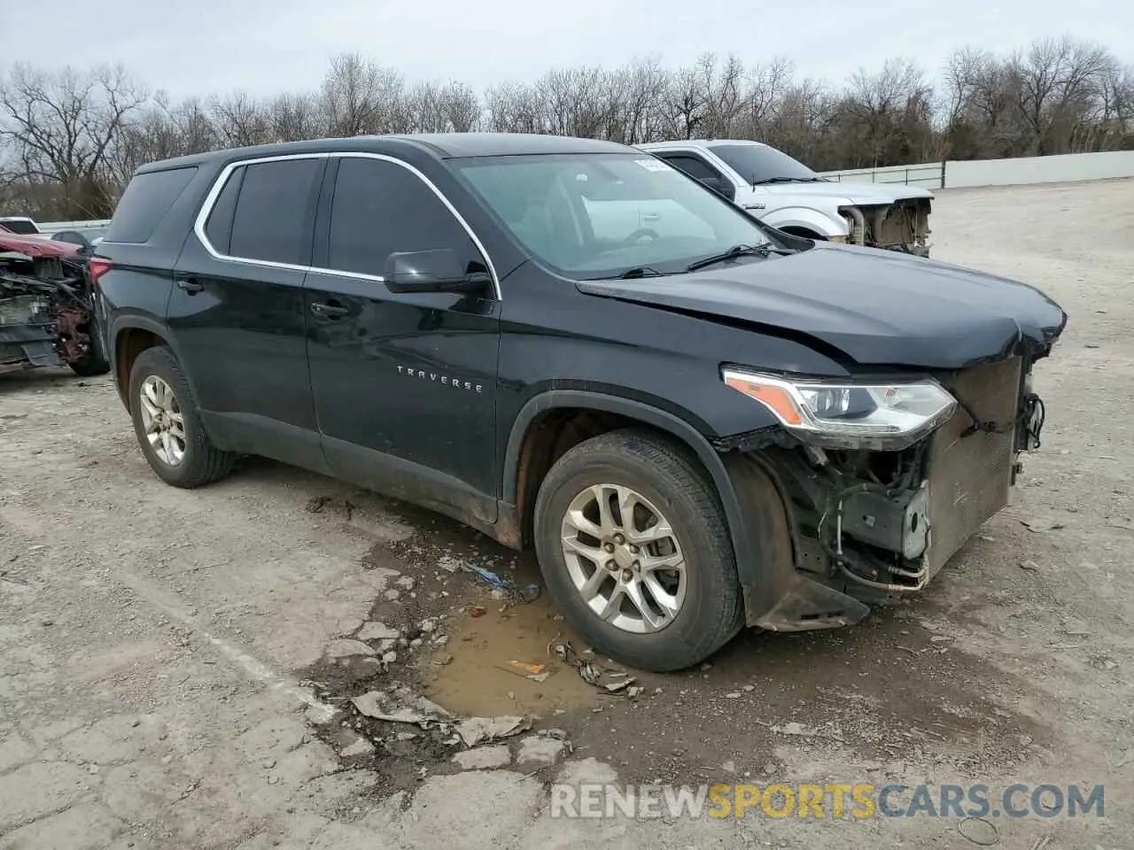 4 Photograph of a damaged car 1GNEVFKW4KJ131822 CHEVROLET TRAVERSE 2019