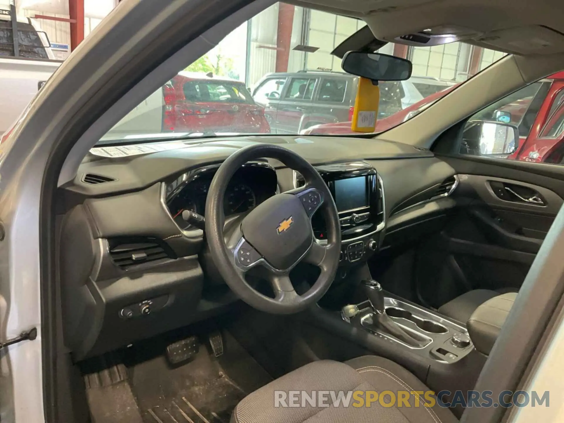 19 Photograph of a damaged car 1GNEVFKW6KJ173280 CHEVROLET TRAVERSE 2019