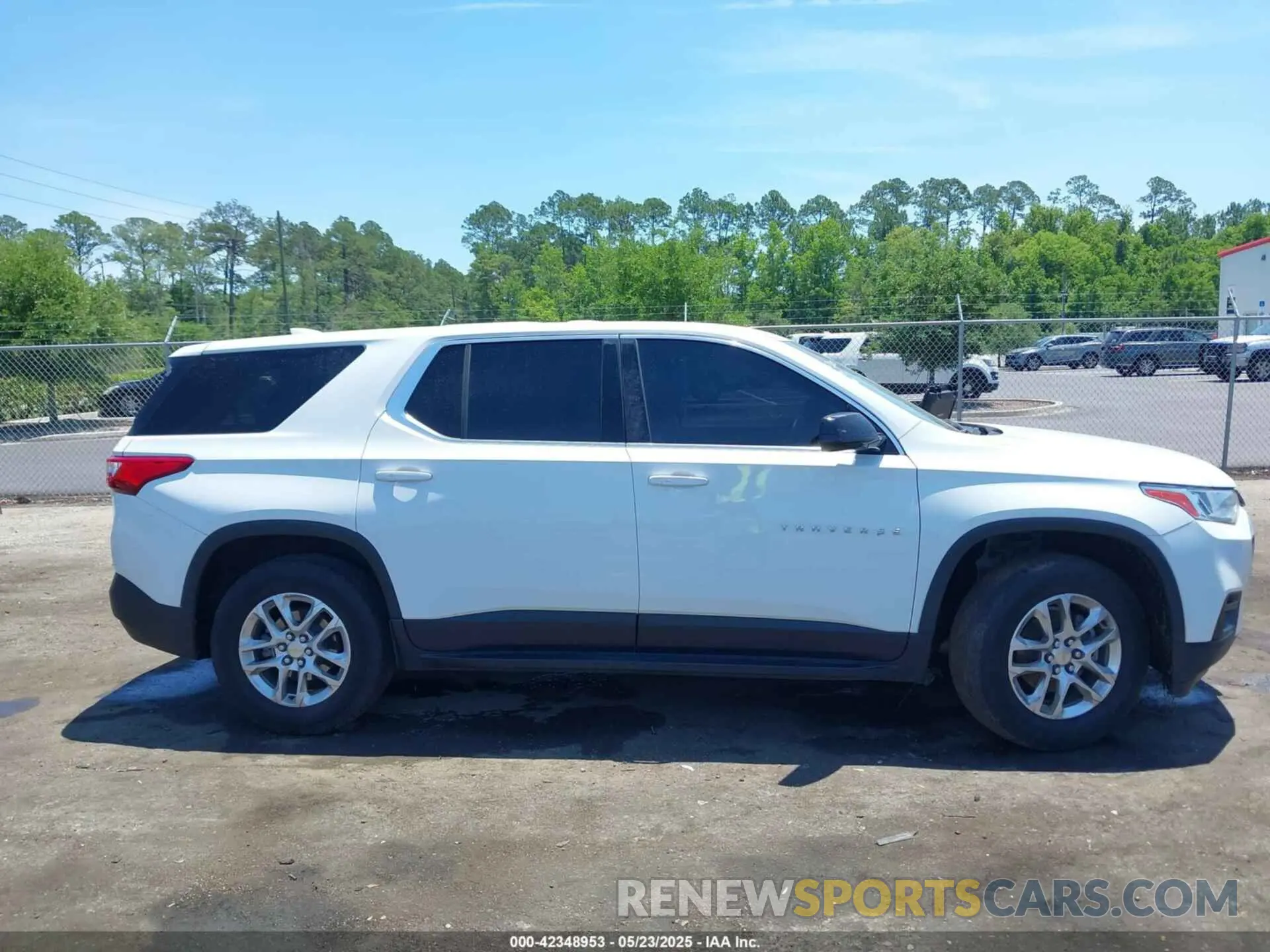 13 Фотография поврежденного автомобиля 1GNEVFKW8KJ241868 CHEVROLET TRAVERSE 2019
