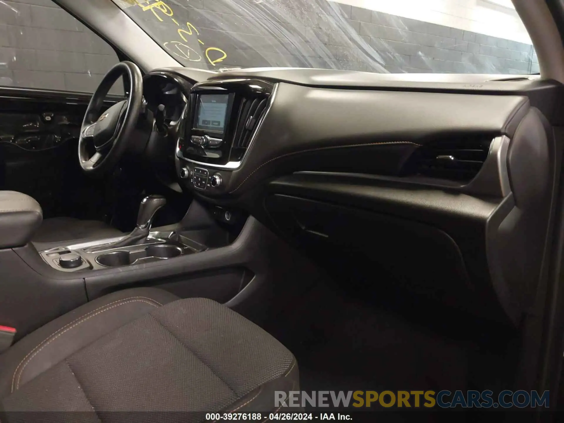 5 Photograph of a damaged car 1GNEVFKW9KJ155050 CHEVROLET TRAVERSE 2019