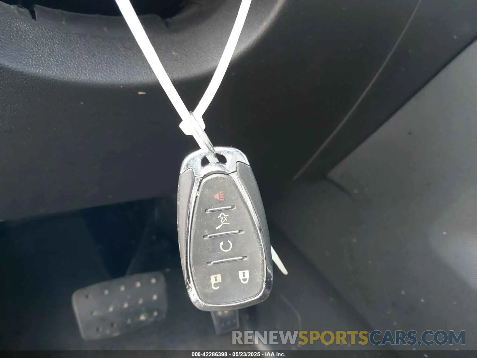 11 Фотография поврежденного автомобиля 1GNEVGKW0KJ105711 CHEVROLET TRAVERSE 2019