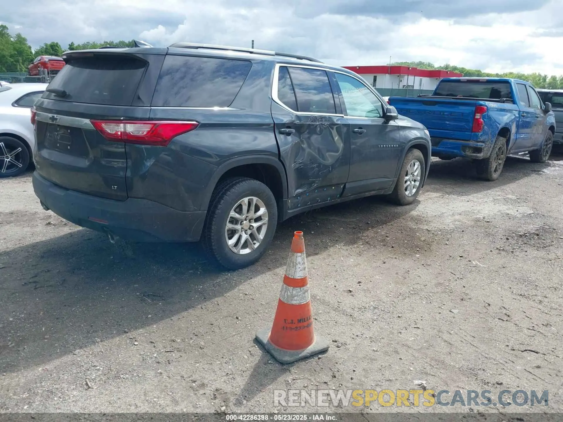 4 Фотография поврежденного автомобиля 1GNEVGKW0KJ105711 CHEVROLET TRAVERSE 2019