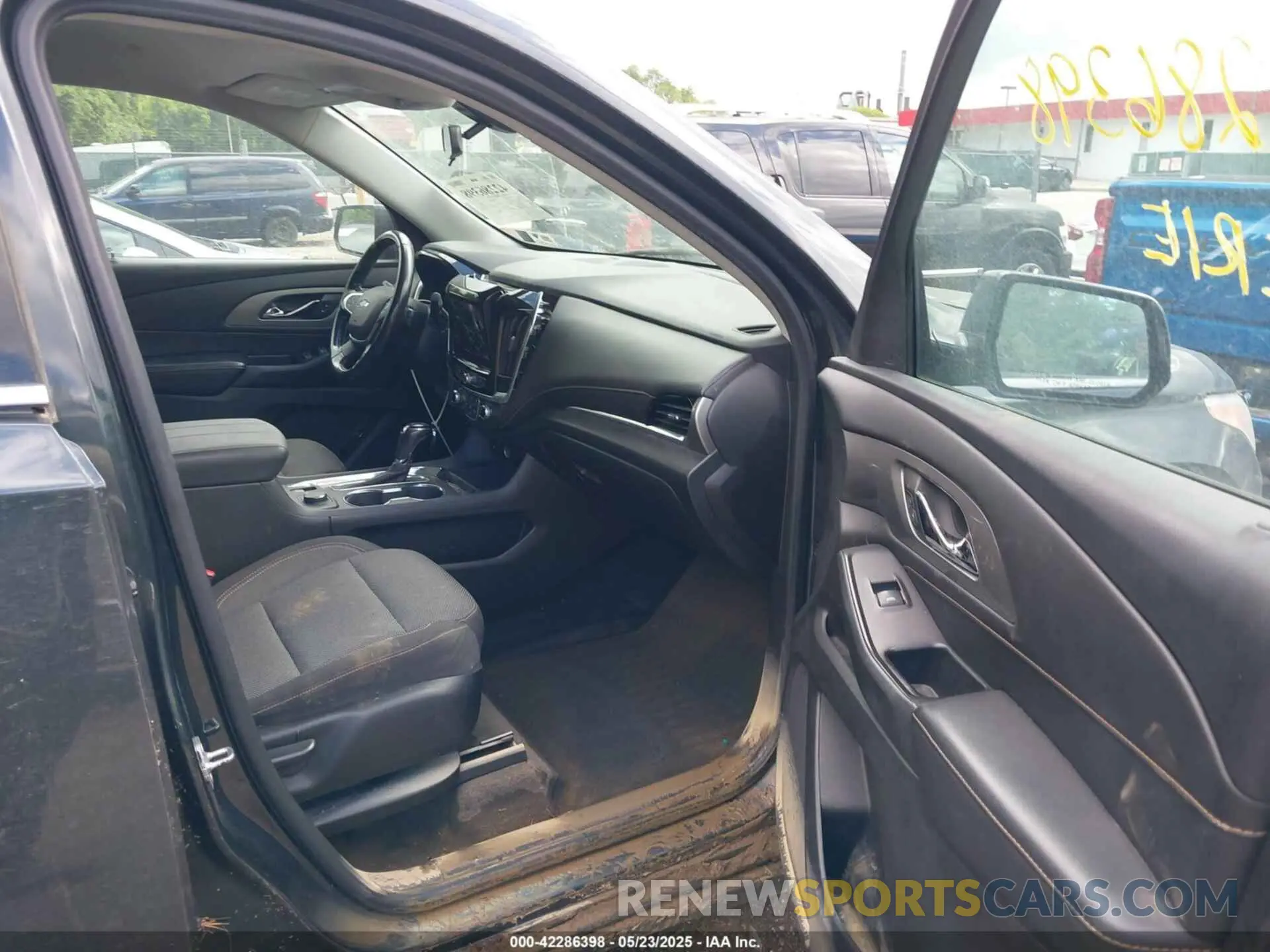 5 Фотография поврежденного автомобиля 1GNEVGKW0KJ105711 CHEVROLET TRAVERSE 2019
