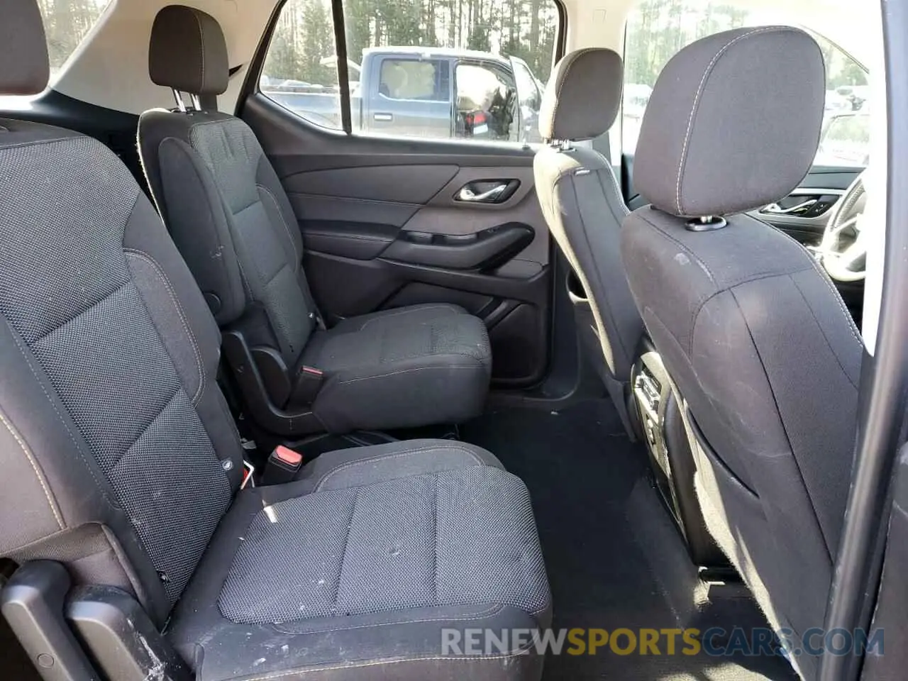 11 Photograph of a damaged car 1GNEVGKW0KJ308565 CHEVROLET TRAVERSE 2019