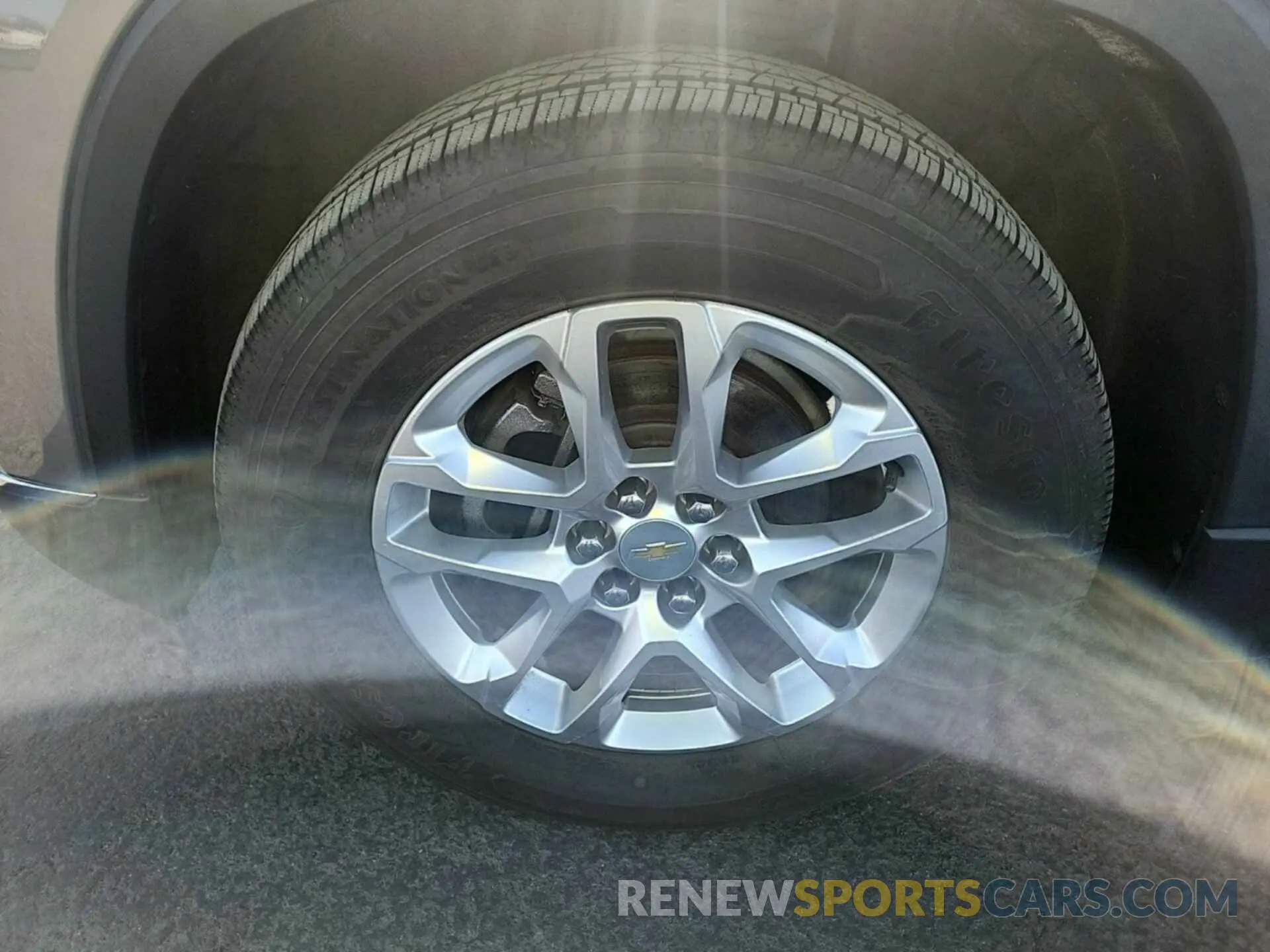 17 Photograph of a damaged car 1GNEVGKW1KJ239367 CHEVROLET TRAVERSE 2019