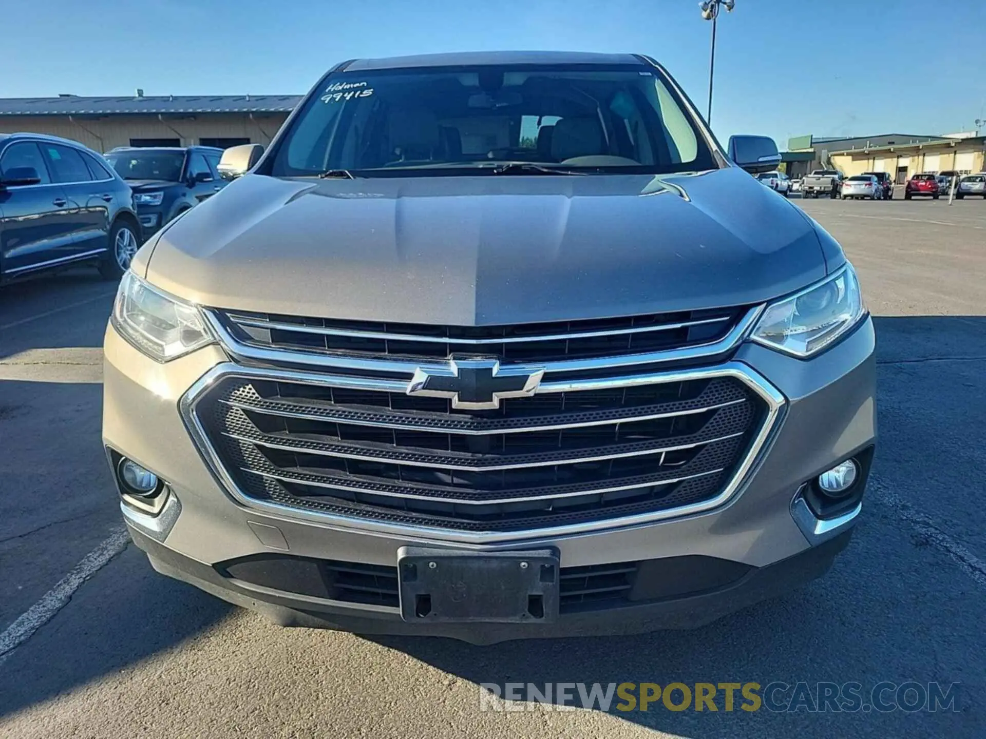 4 Photograph of a damaged car 1GNEVGKW1KJ239367 CHEVROLET TRAVERSE 2019