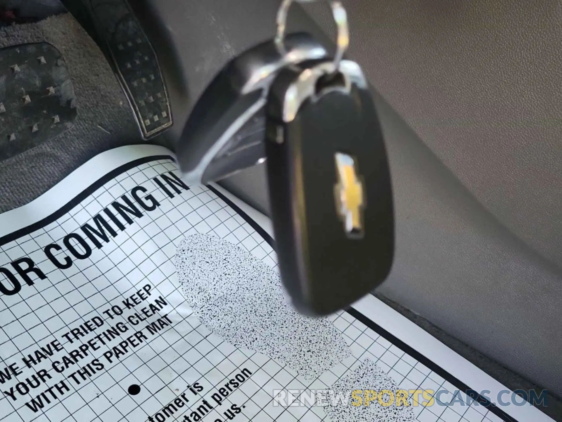 5 Photograph of a damaged car 1GNEVGKW1KJ239367 CHEVROLET TRAVERSE 2019