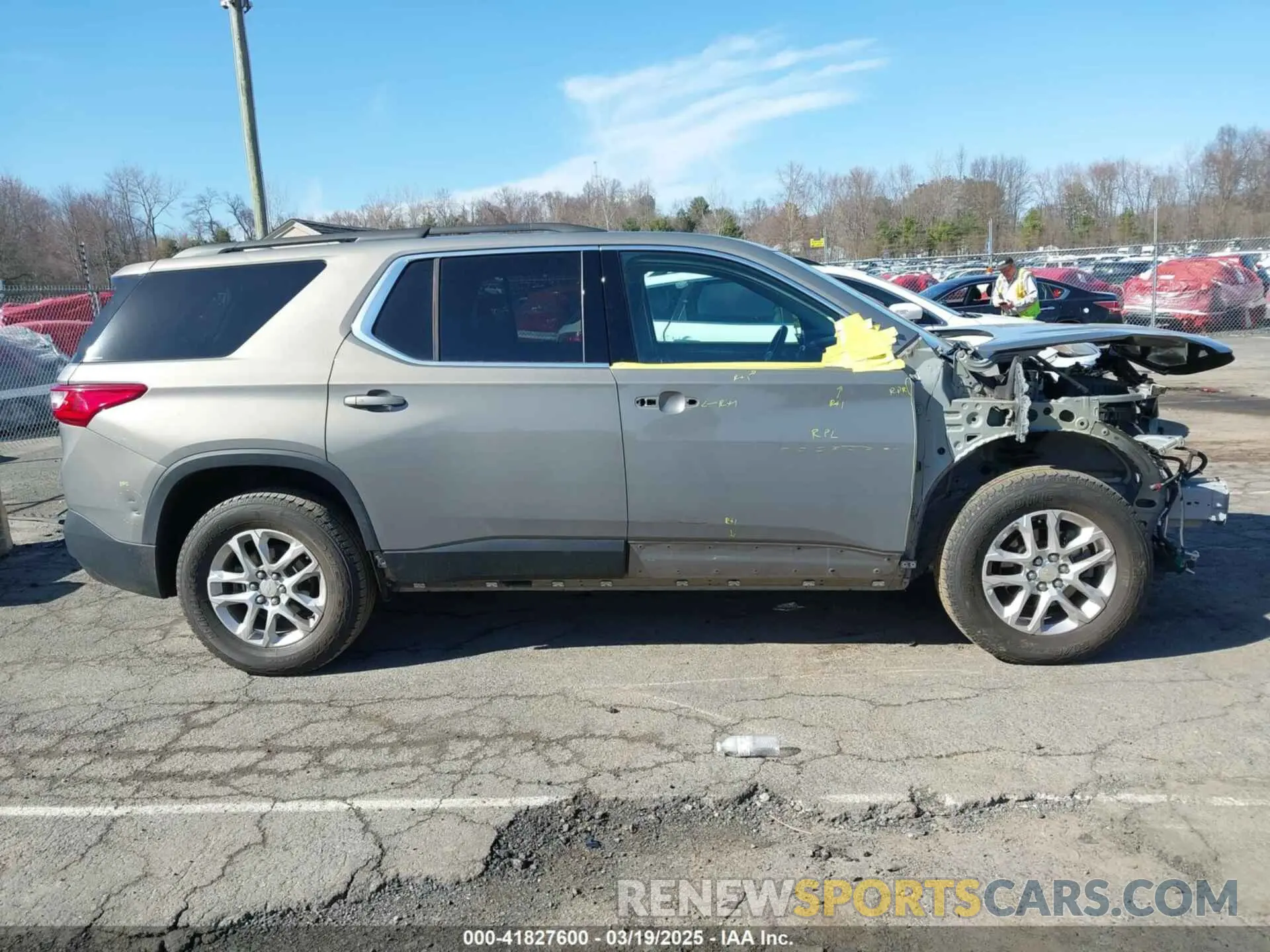 14 Photograph of a damaged car 1GNEVGKW2KJ124602 CHEVROLET TRAVERSE 2019