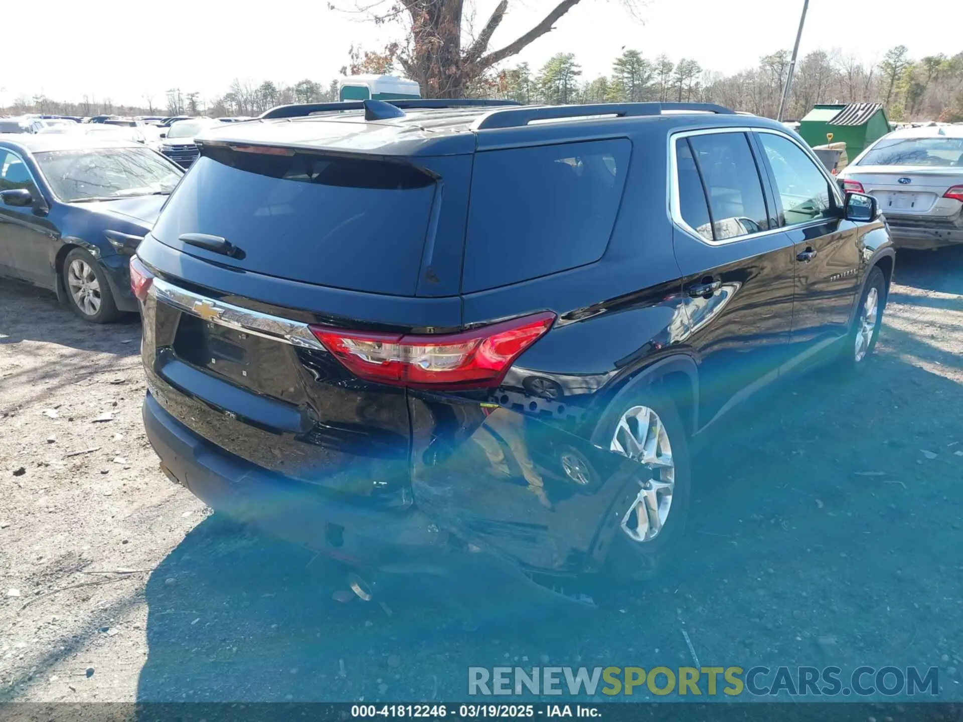 6 Photograph of a damaged car 1GNEVGKW3KJ100518 CHEVROLET TRAVERSE 2019