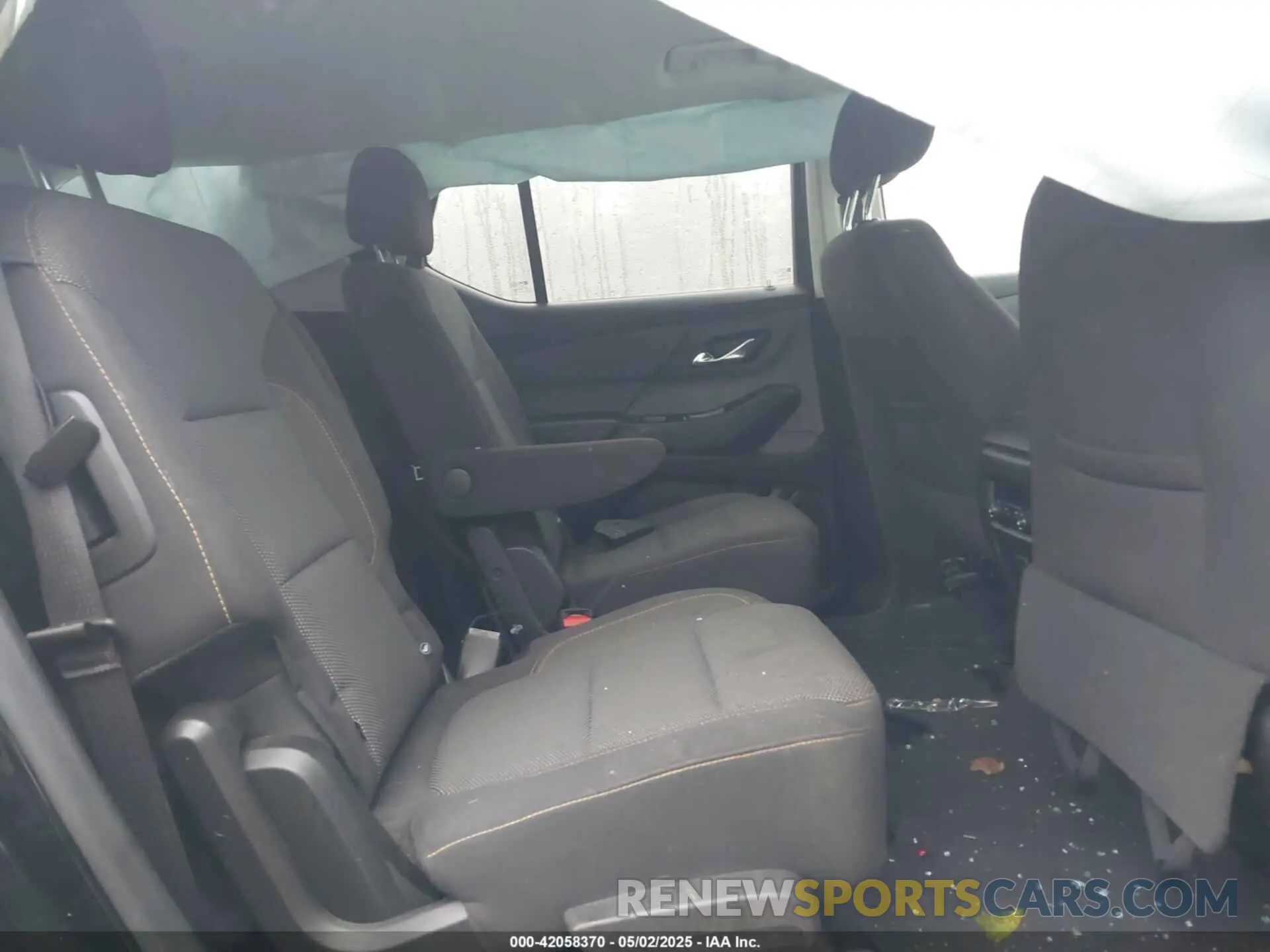 8 Photograph of a damaged car 1GNEVGKW3KJ125855 CHEVROLET TRAVERSE 2019