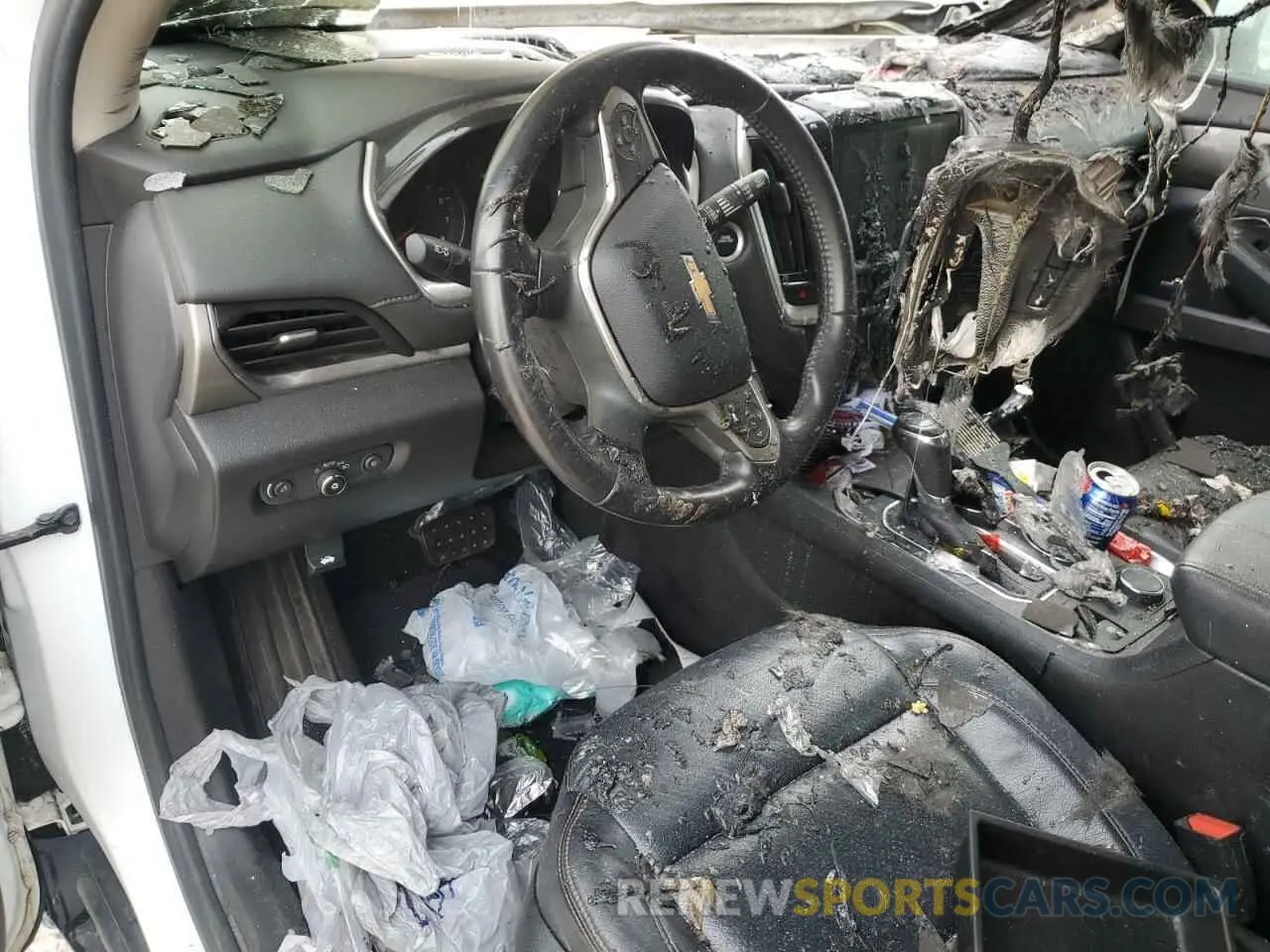 8 Photograph of a damaged car 1GNEVGKW3KJ181116 CHEVROLET TRAVERSE 2019