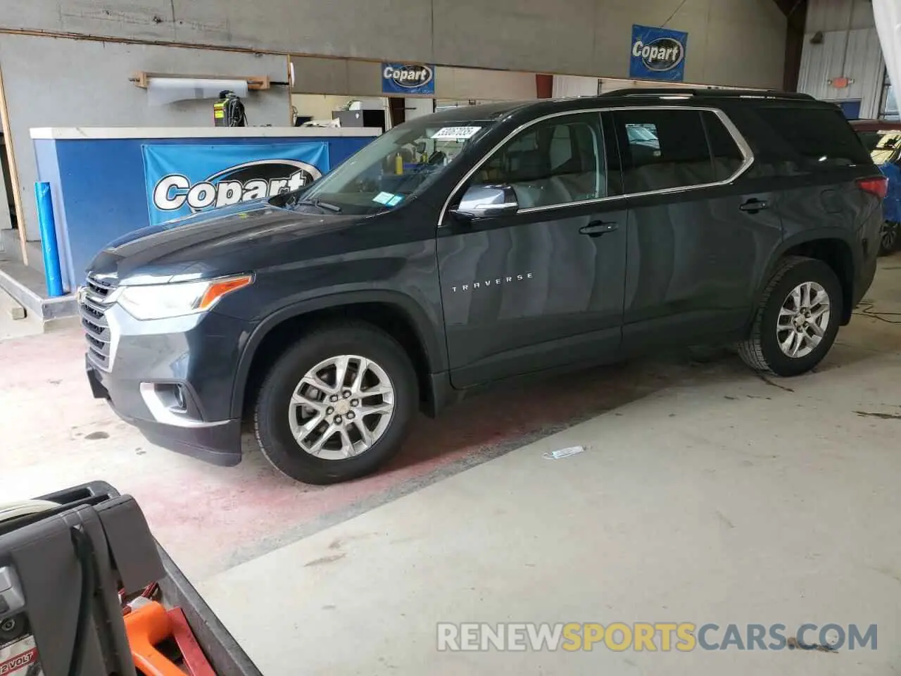 1 Photograph of a damaged car 1GNEVGKW4KJ114461 CHEVROLET TRAVERSE 2019