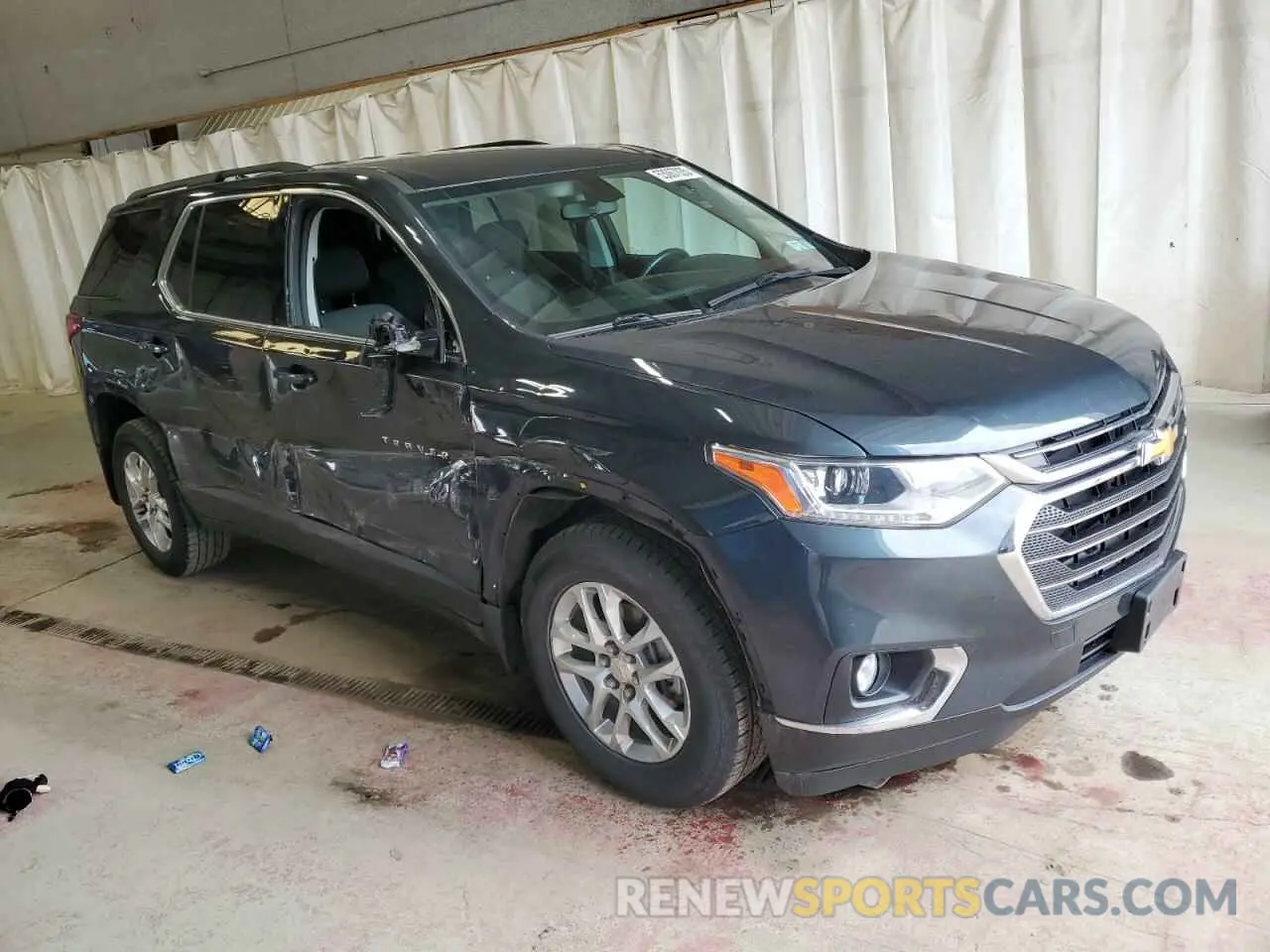 4 Photograph of a damaged car 1GNEVGKW4KJ114461 CHEVROLET TRAVERSE 2019