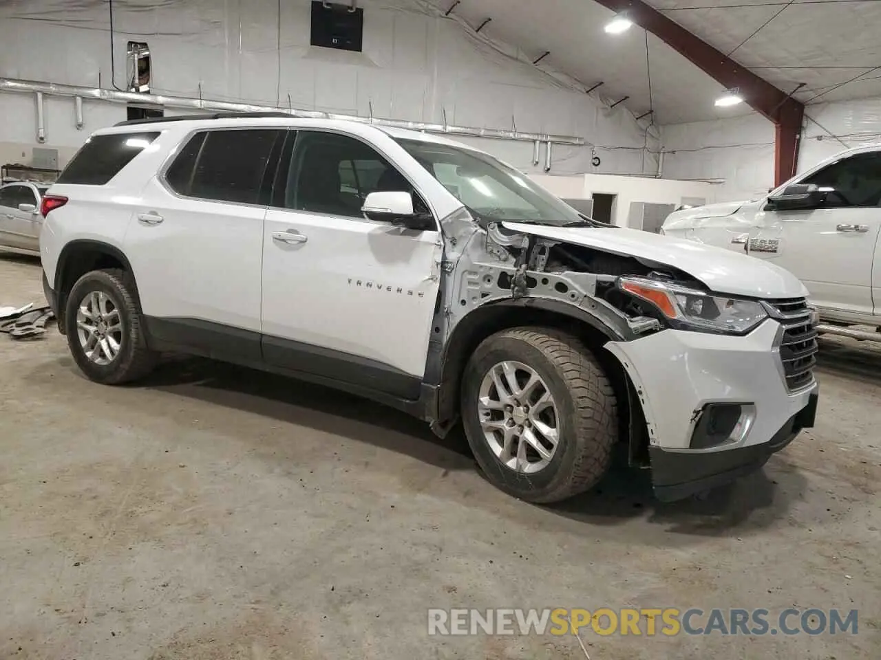 4 Photograph of a damaged car 1GNEVGKW4KJ192741 CHEVROLET TRAVERSE 2019