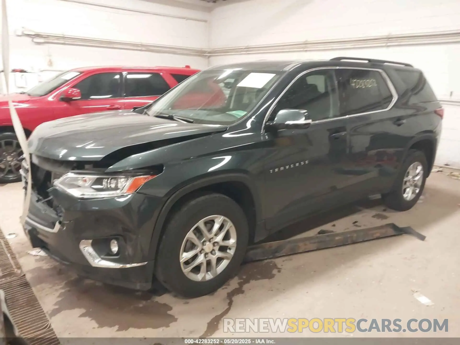 2 Фотография поврежденного автомобиля 1GNEVGKW5KJ105431 CHEVROLET TRAVERSE 2019
