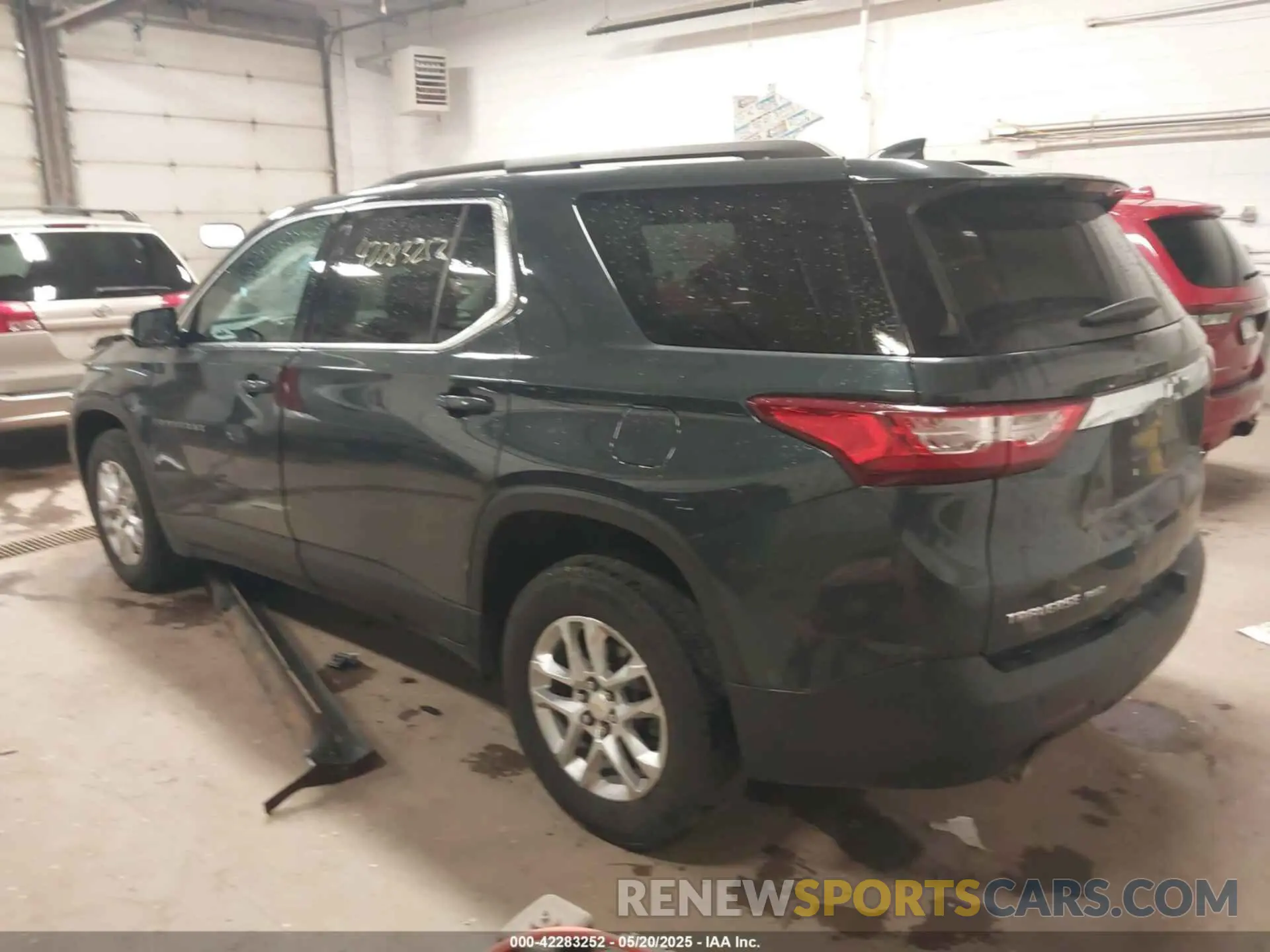 3 Фотография поврежденного автомобиля 1GNEVGKW5KJ105431 CHEVROLET TRAVERSE 2019