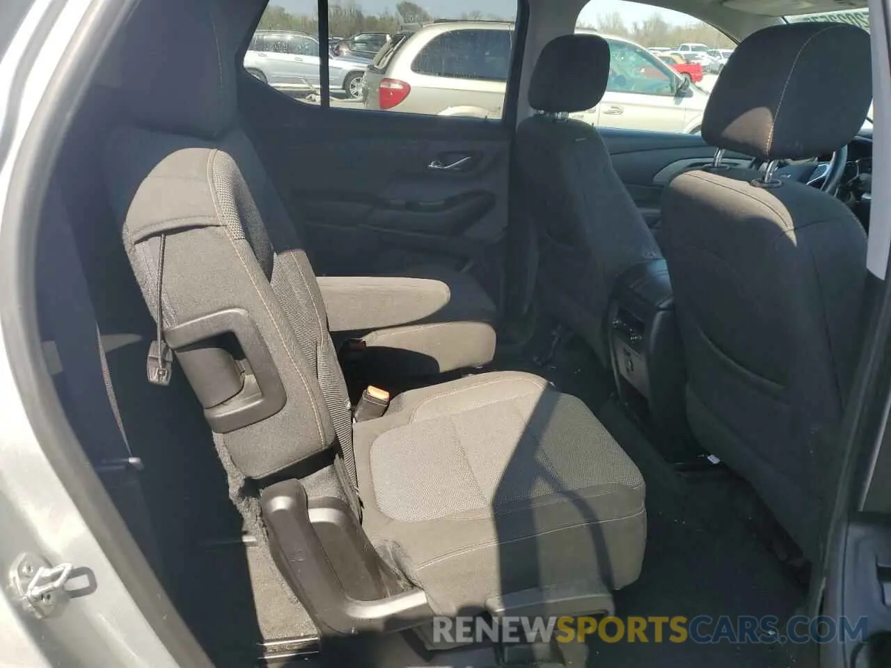 11 Photograph of a damaged car 1GNEVGKW5KJ315852 CHEVROLET TRAVERSE 2019