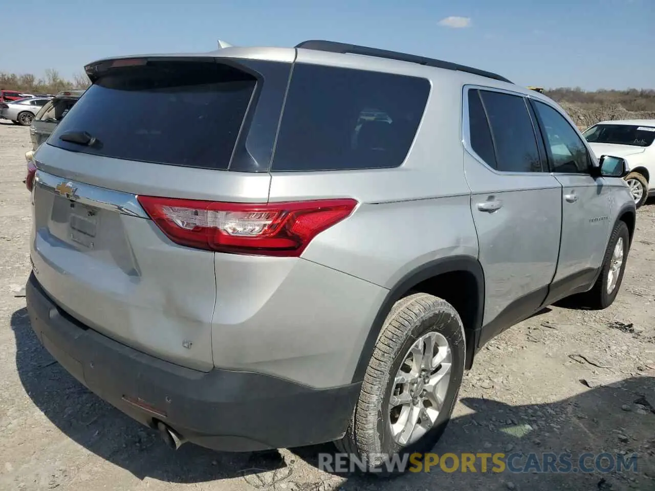 3 Photograph of a damaged car 1GNEVGKW5KJ315852 CHEVROLET TRAVERSE 2019