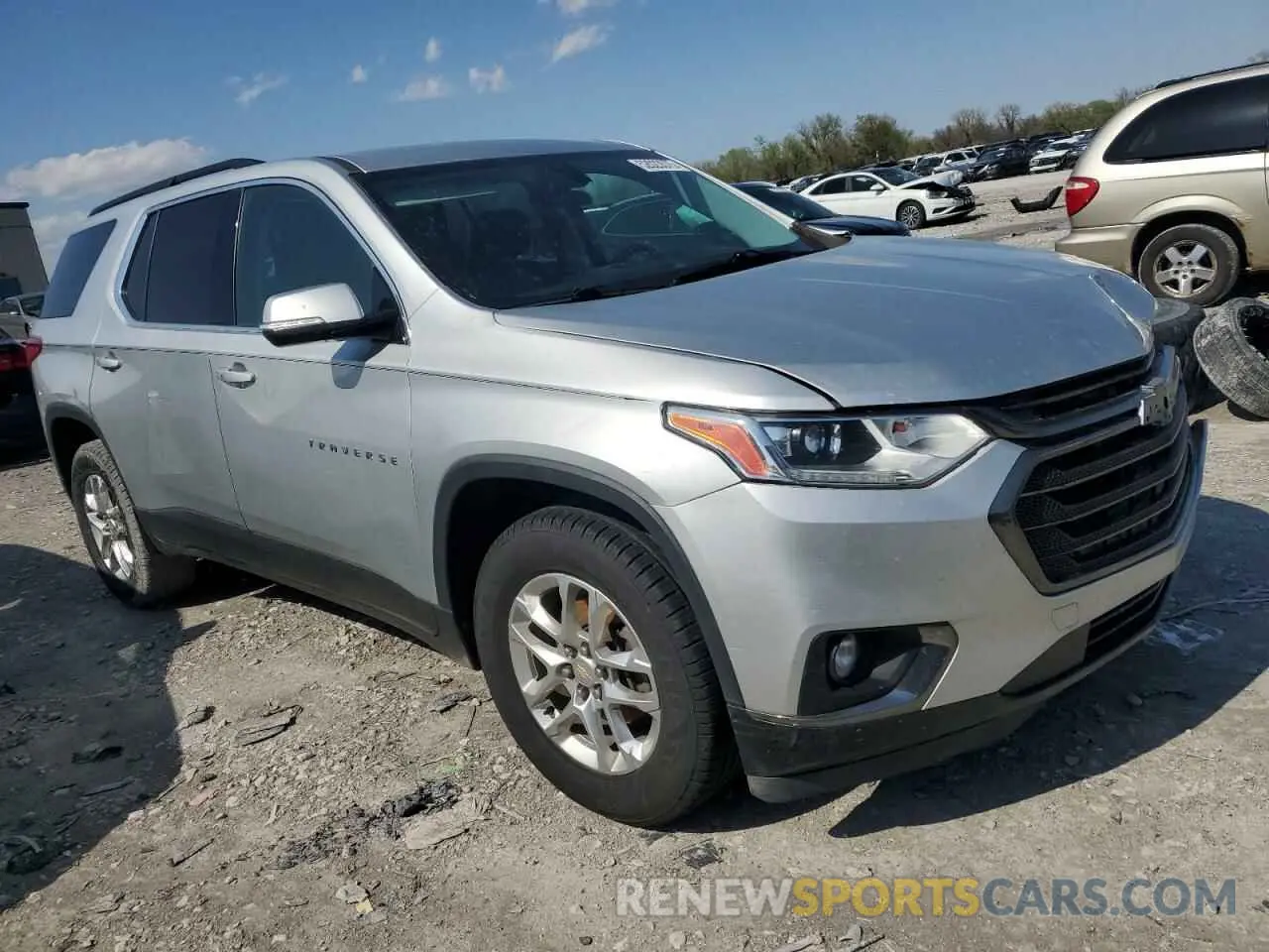 4 Photograph of a damaged car 1GNEVGKW5KJ315852 CHEVROLET TRAVERSE 2019