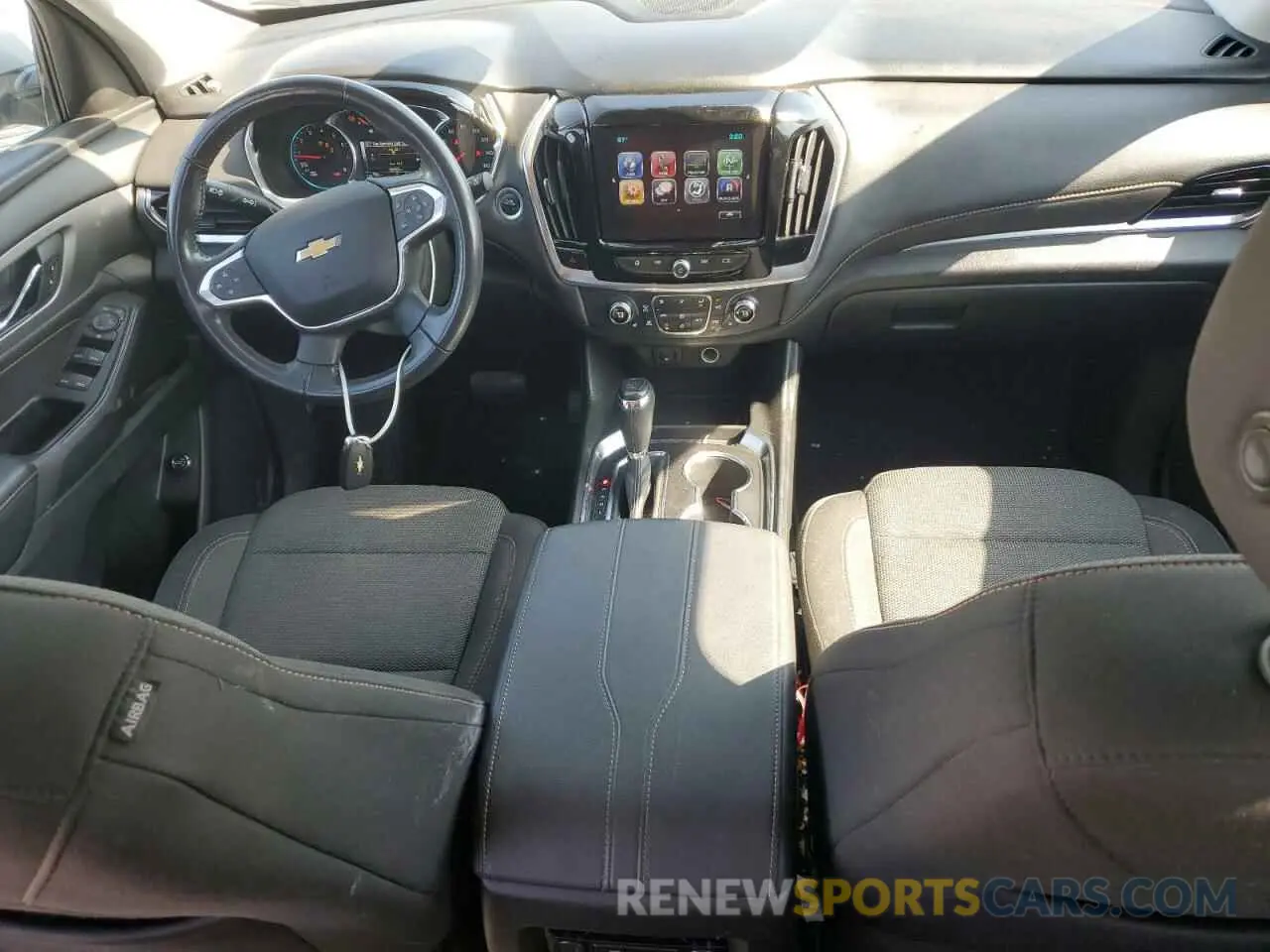 8 Photograph of a damaged car 1GNEVGKW5KJ315852 CHEVROLET TRAVERSE 2019