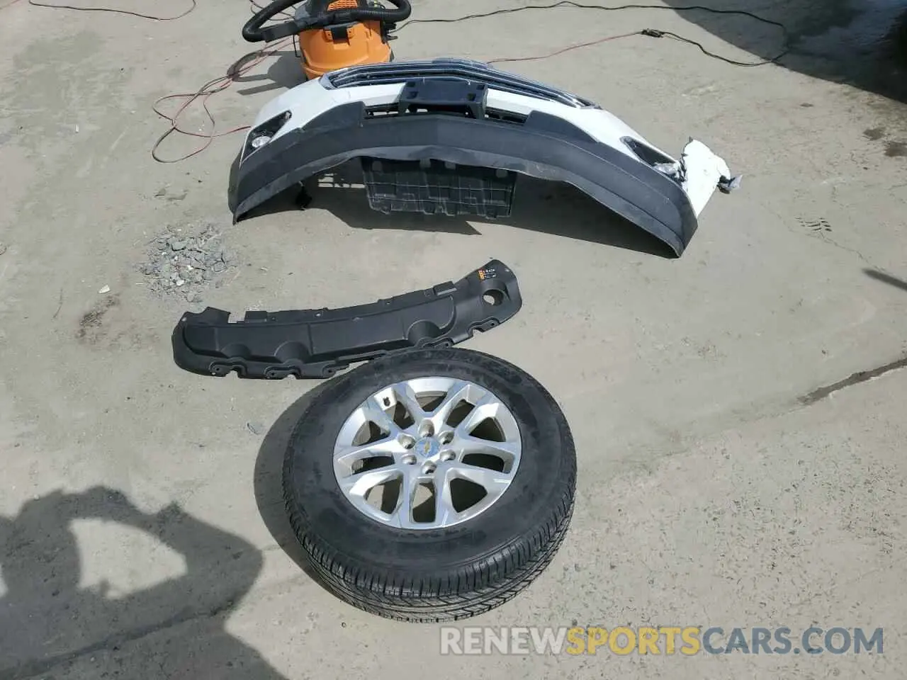 13 Photograph of a damaged car 1GNEVGKW7KJ288976 CHEVROLET TRAVERSE 2019