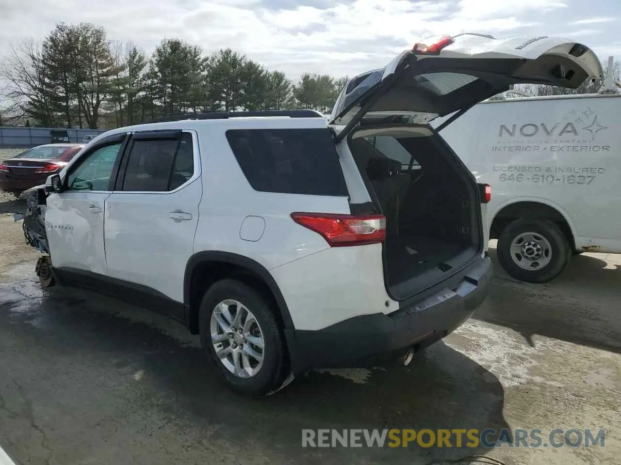 2 Photograph of a damaged car 1GNEVGKW7KJ288976 CHEVROLET TRAVERSE 2019