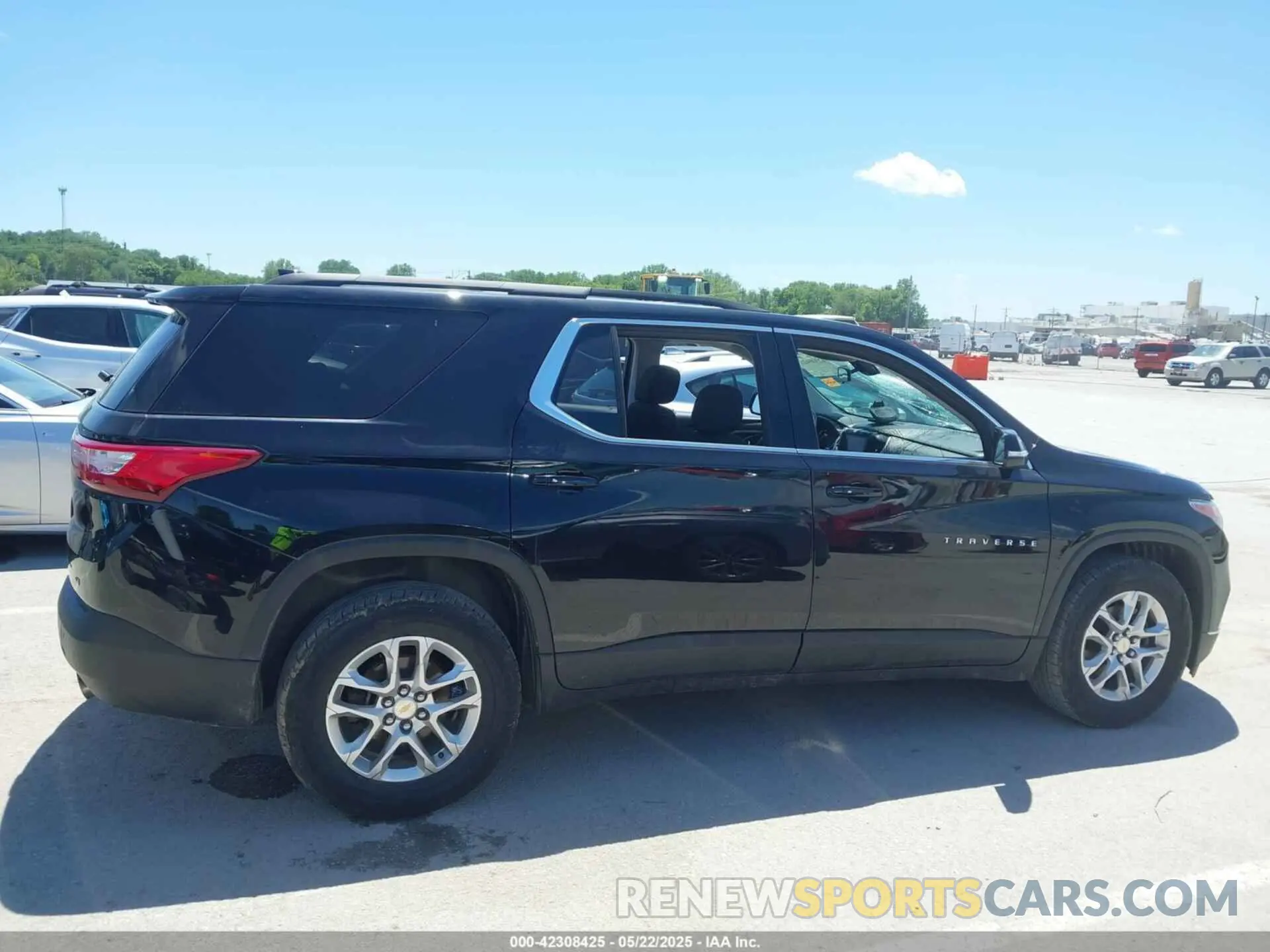13 Фотография поврежденного автомобиля 1GNEVGKW8KJ175781 CHEVROLET TRAVERSE 2019