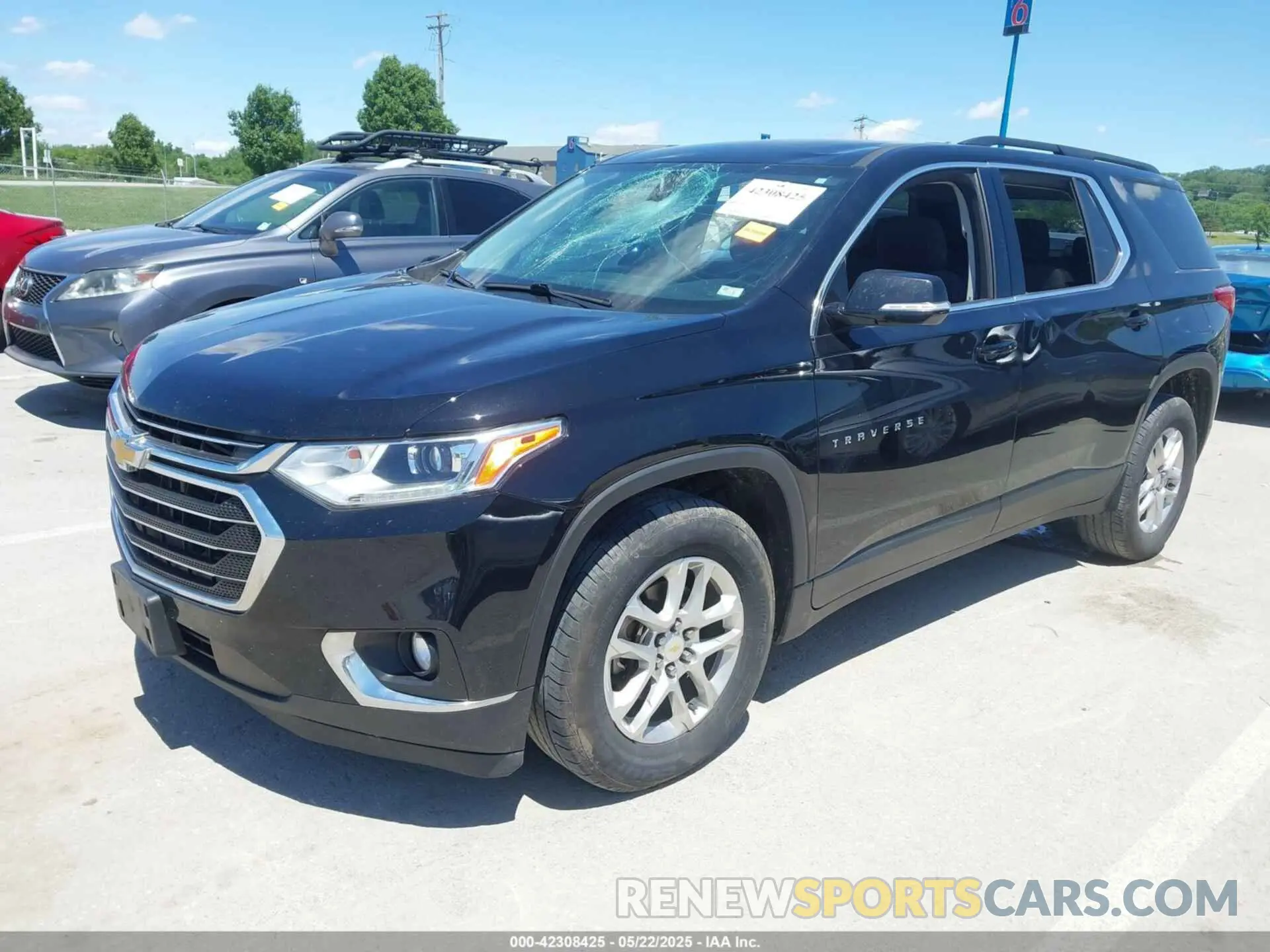 2 Фотография поврежденного автомобиля 1GNEVGKW8KJ175781 CHEVROLET TRAVERSE 2019
