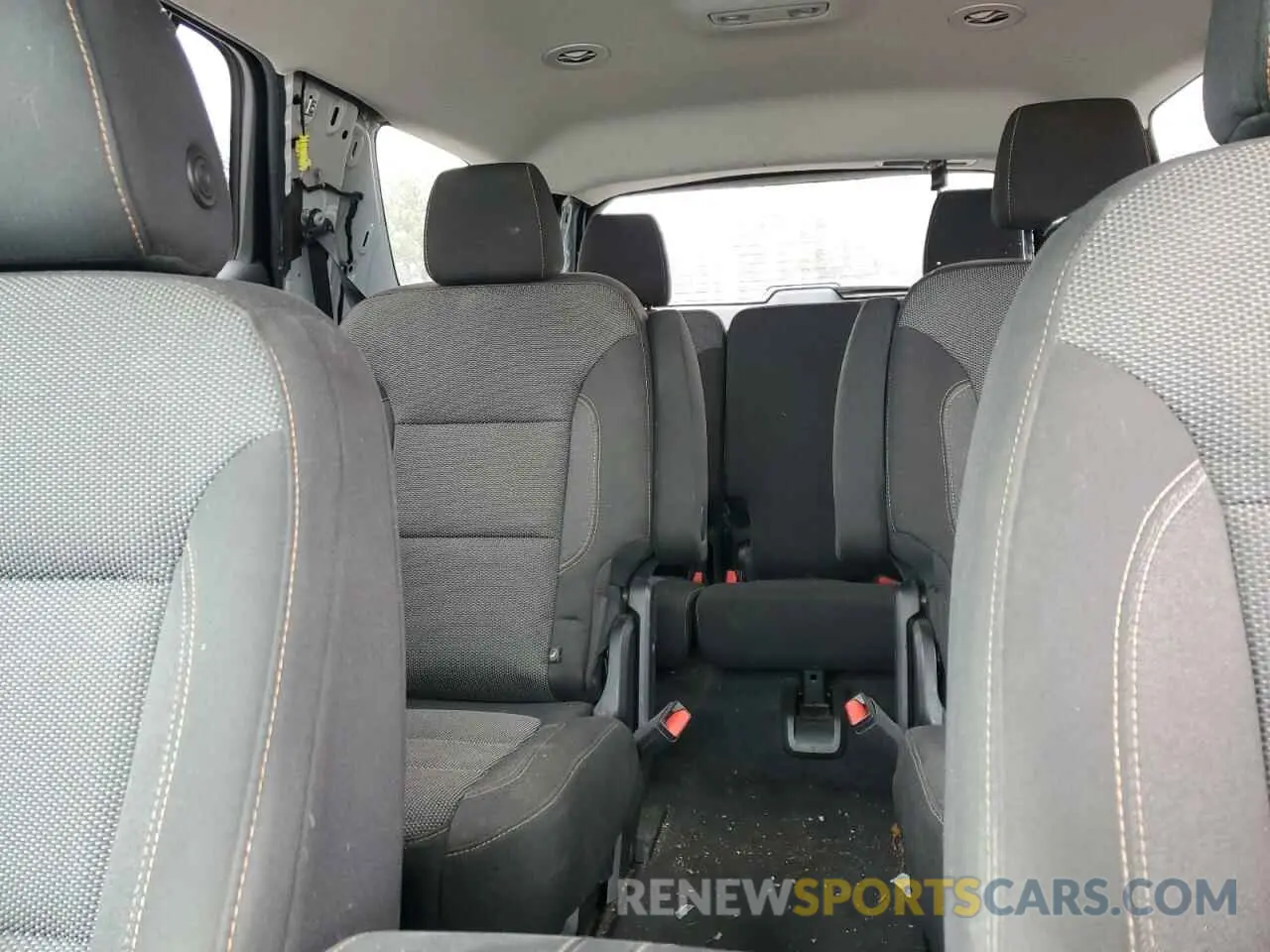 10 Photograph of a damaged car 1GNEVGKW9KJ116156 CHEVROLET TRAVERSE 2019
