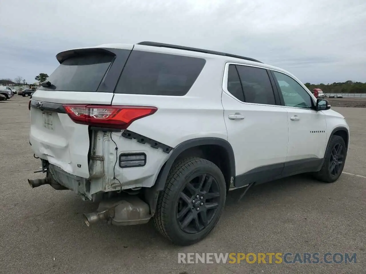 3 Photograph of a damaged car 1GNEVGKW9KJ116156 CHEVROLET TRAVERSE 2019