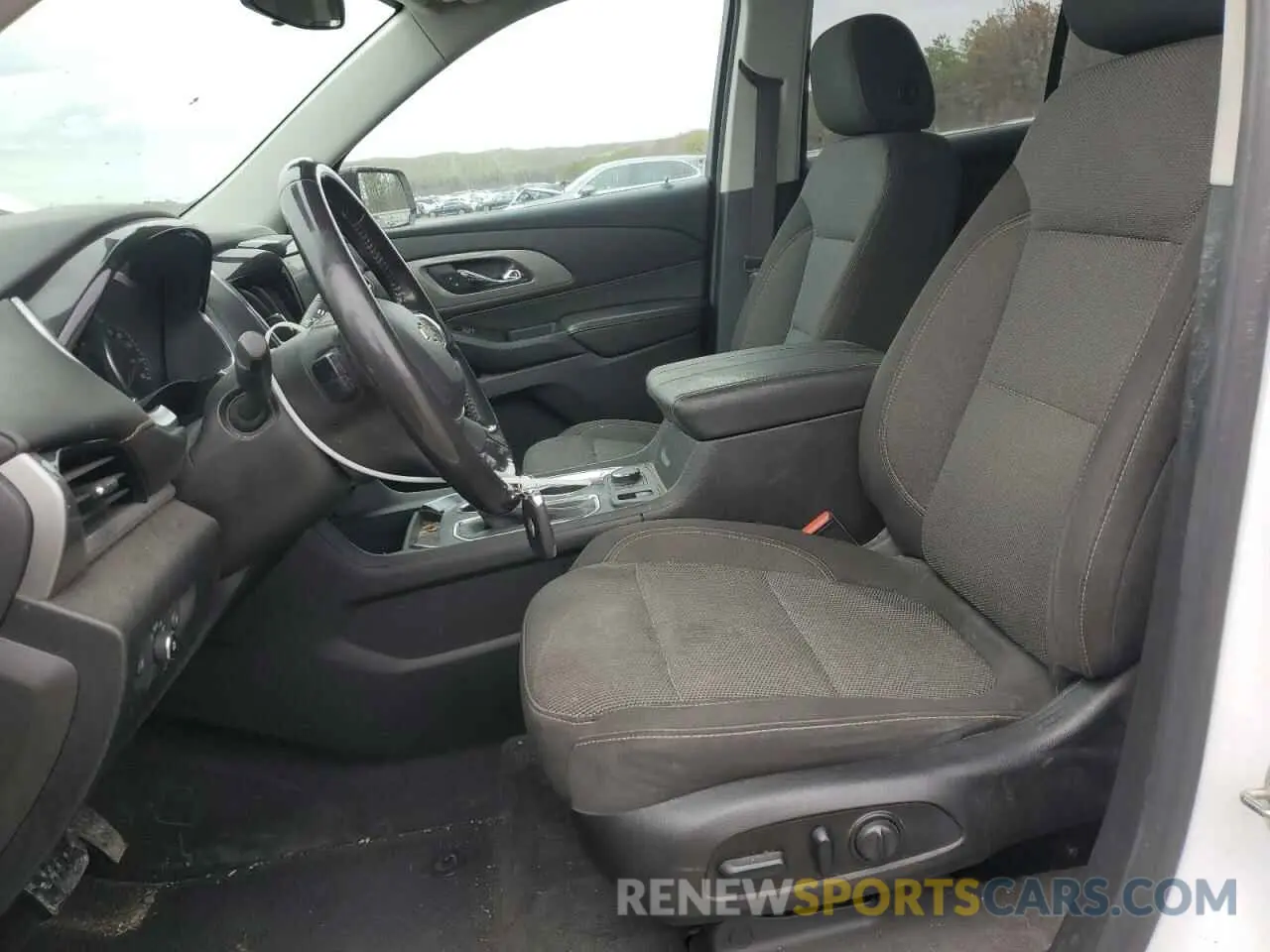 7 Photograph of a damaged car 1GNEVGKW9KJ116156 CHEVROLET TRAVERSE 2019