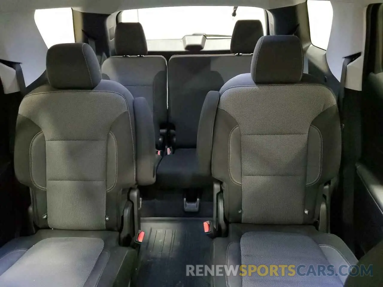 10 Photograph of a damaged car 1GNEVGKW9KJ188703 CHEVROLET TRAVERSE 2019