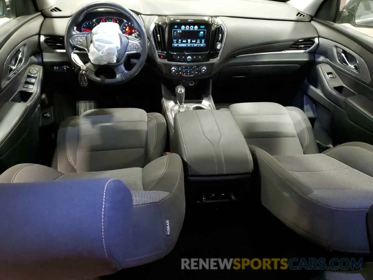 8 Photograph of a damaged car 1GNEVGKW9KJ188703 CHEVROLET TRAVERSE 2019