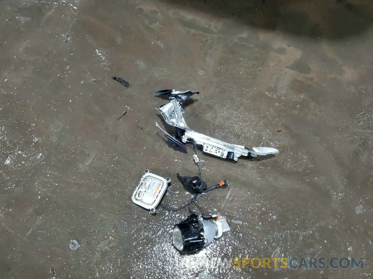 13 Photograph of a damaged car 1GNEVGKW9KJ285836 CHEVROLET TRAVERSE 2019