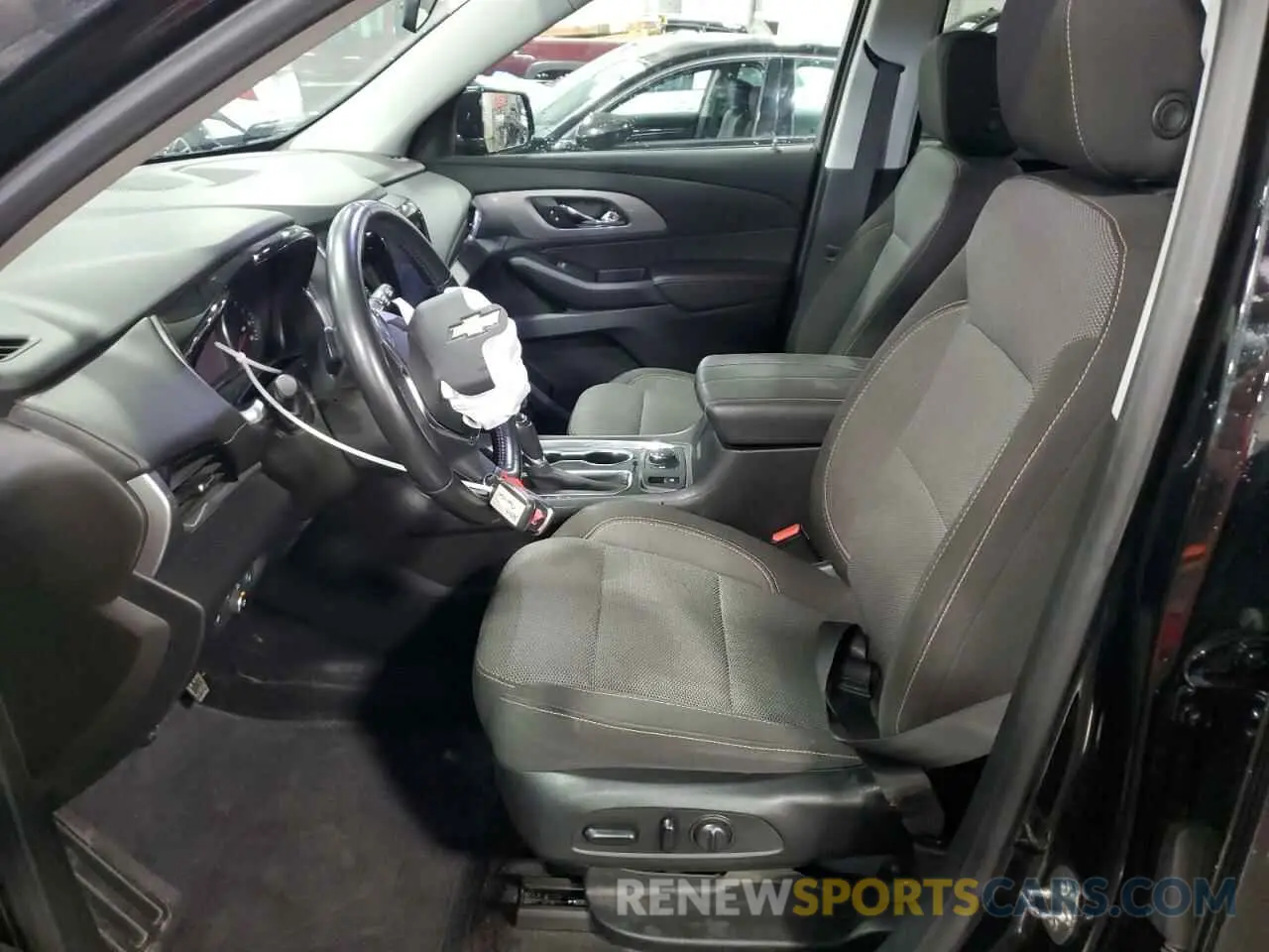 7 Photograph of a damaged car 1GNEVGKW9KJ285836 CHEVROLET TRAVERSE 2019
