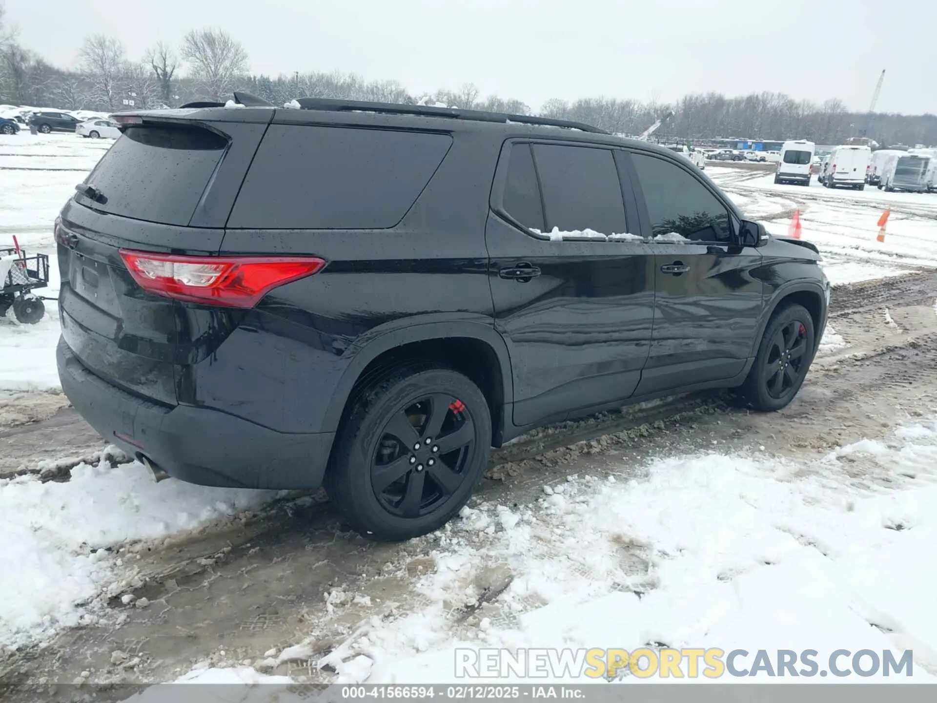 4 Photograph of a damaged car 1GNEVHKW0KJ118478 CHEVROLET TRAVERSE 2019