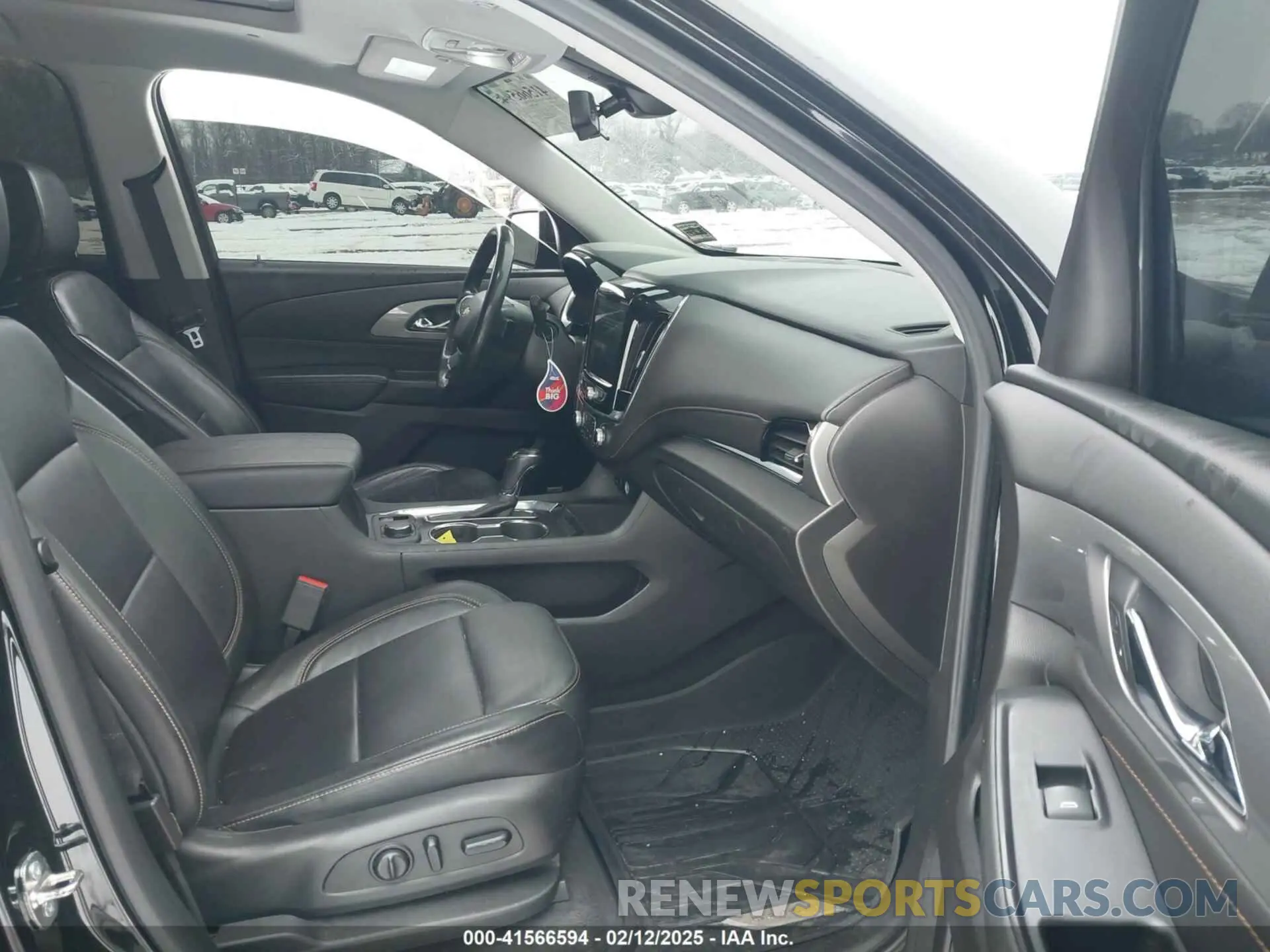 5 Photograph of a damaged car 1GNEVHKW0KJ118478 CHEVROLET TRAVERSE 2019