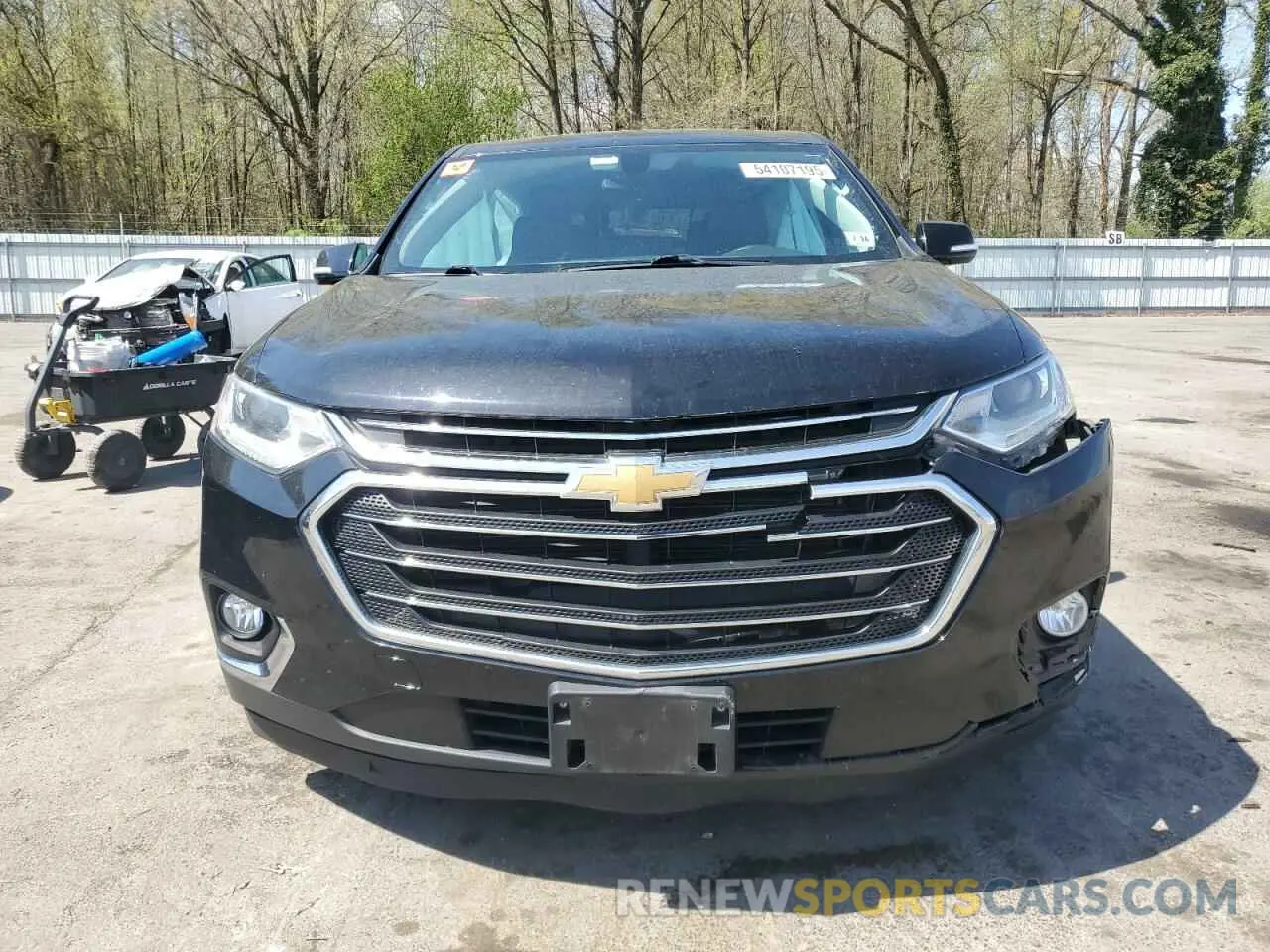 5 Photograph of a damaged car 1GNEVHKW1KJ156012 CHEVROLET TRAVERSE 2019