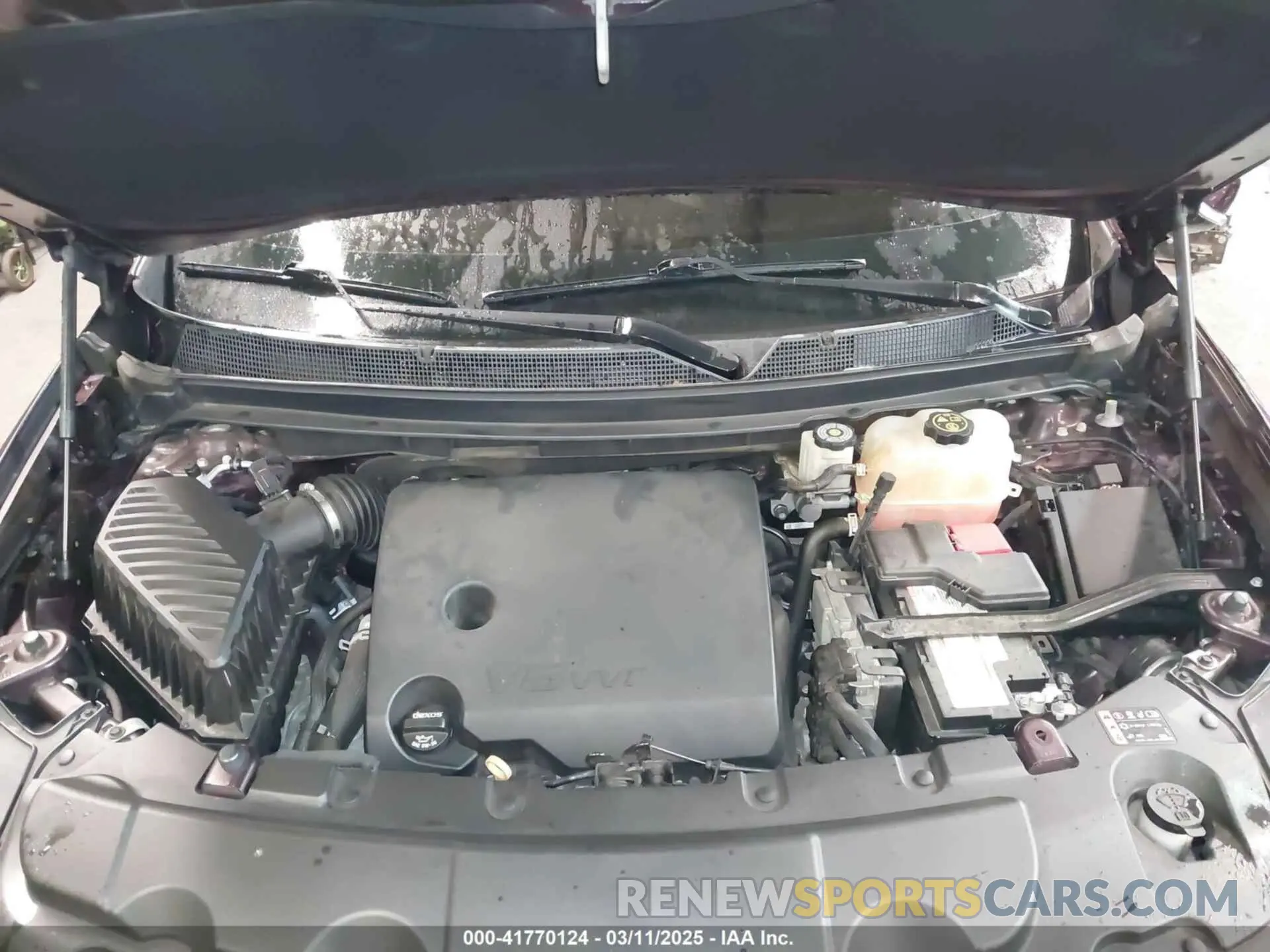 10 Photograph of a damaged car 1GNEVHKW1KJ192850 CHEVROLET TRAVERSE 2019