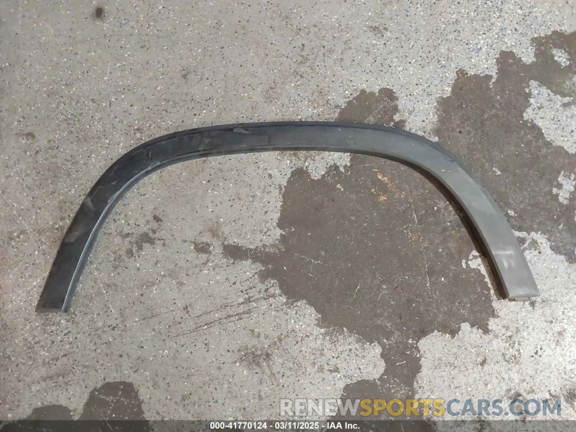 12 Photograph of a damaged car 1GNEVHKW1KJ192850 CHEVROLET TRAVERSE 2019