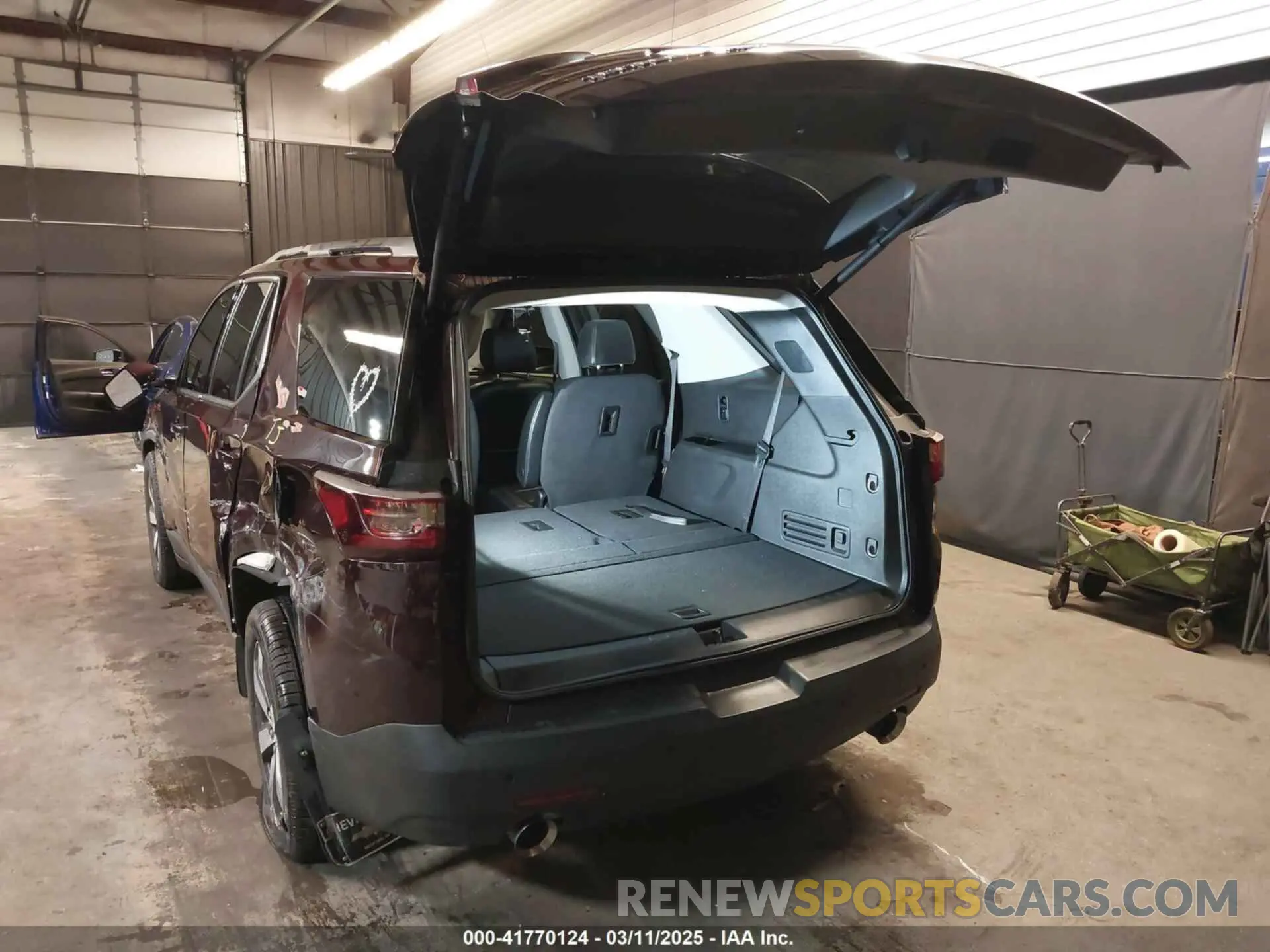 3 Photograph of a damaged car 1GNEVHKW1KJ192850 CHEVROLET TRAVERSE 2019
