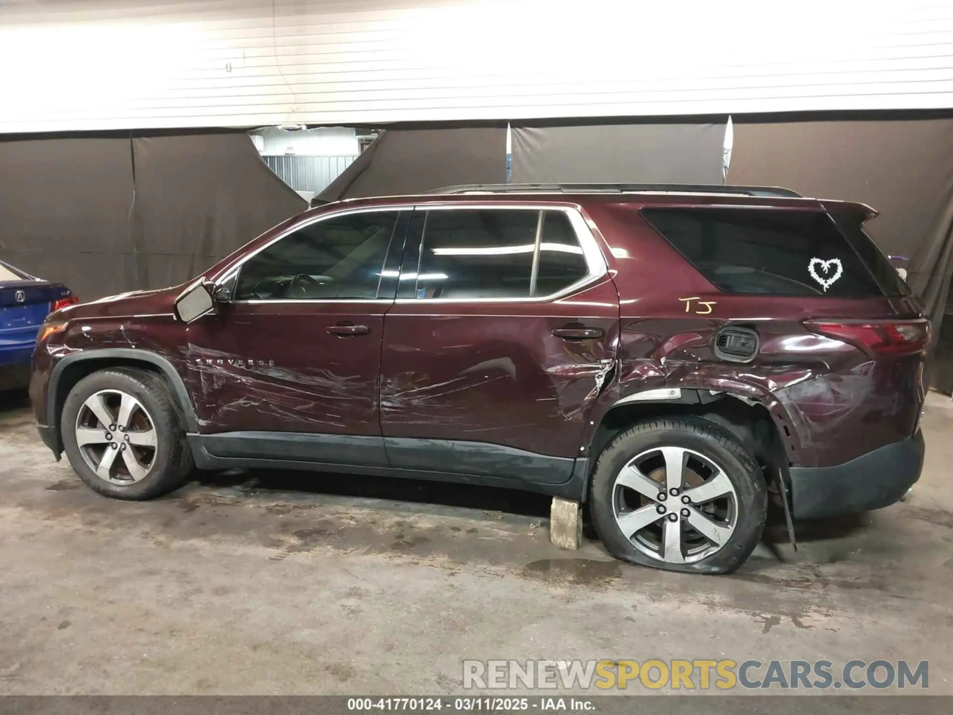 6 Photograph of a damaged car 1GNEVHKW1KJ192850 CHEVROLET TRAVERSE 2019