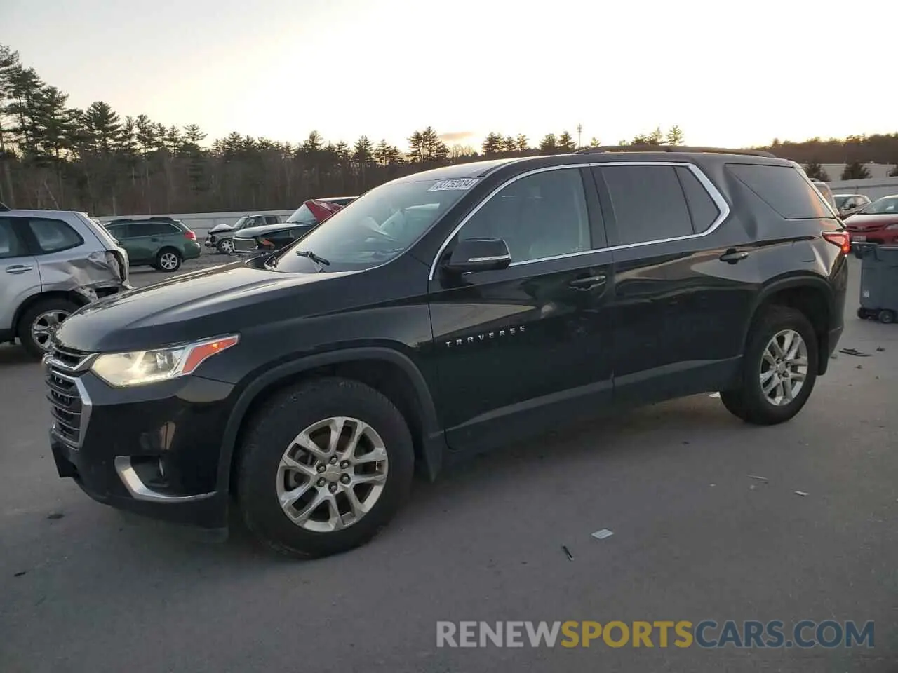 1 Photograph of a damaged car 1GNEVHKW1KJ211865 CHEVROLET TRAVERSE 2019