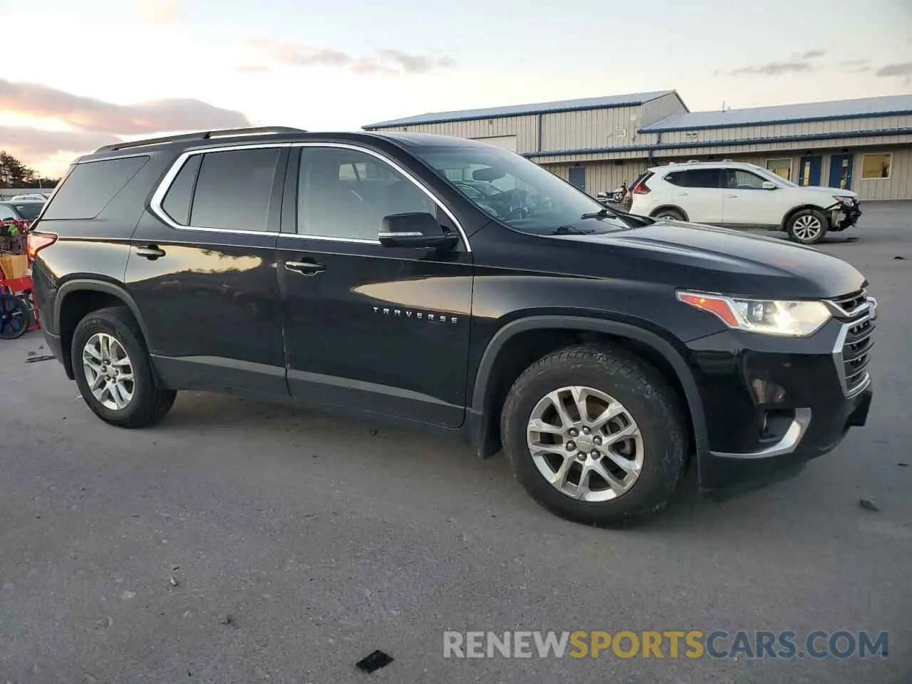 4 Photograph of a damaged car 1GNEVHKW1KJ211865 CHEVROLET TRAVERSE 2019