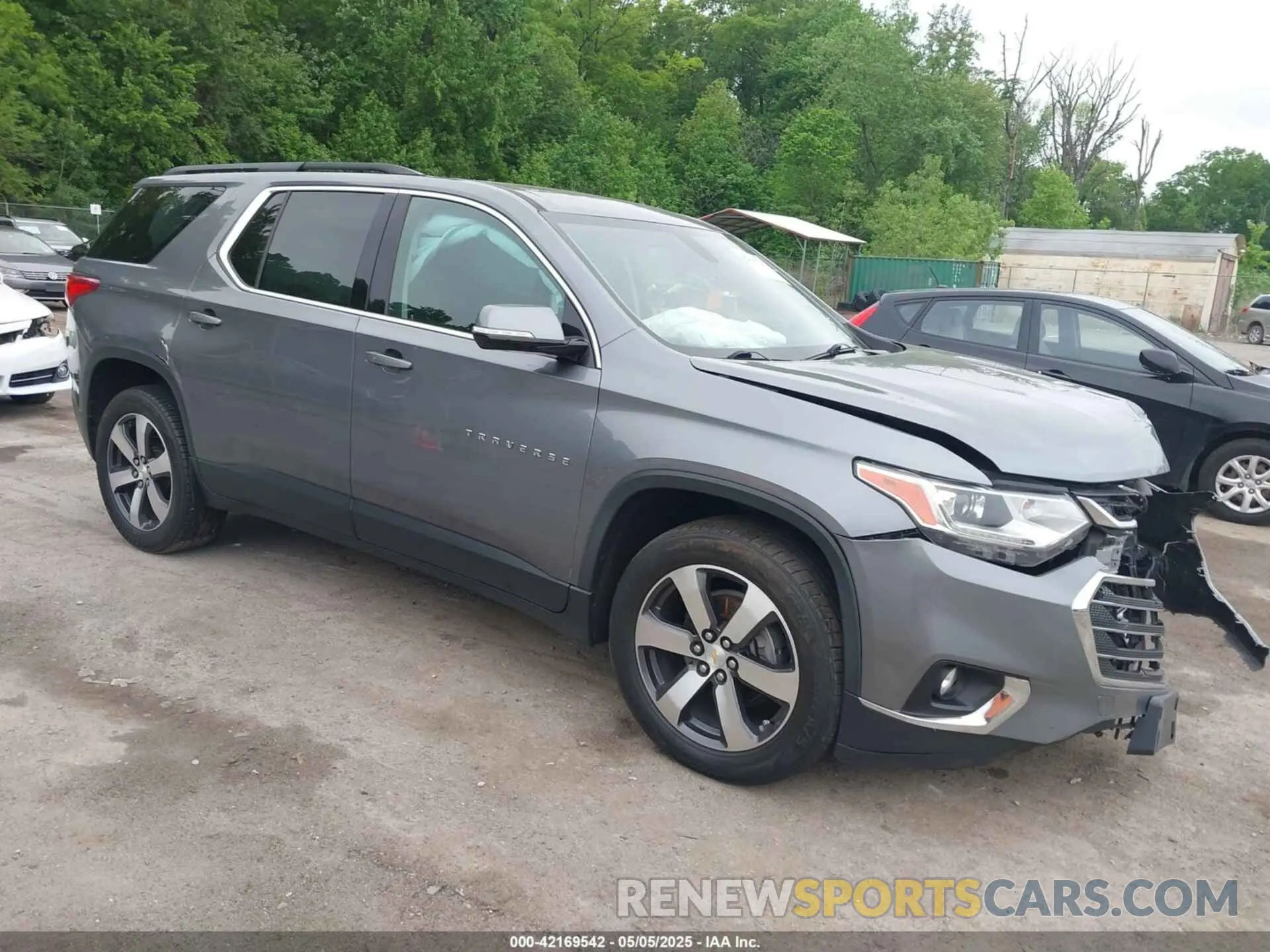 1 Photograph of a damaged car 1GNEVHKW2KJ141731 CHEVROLET TRAVERSE 2019