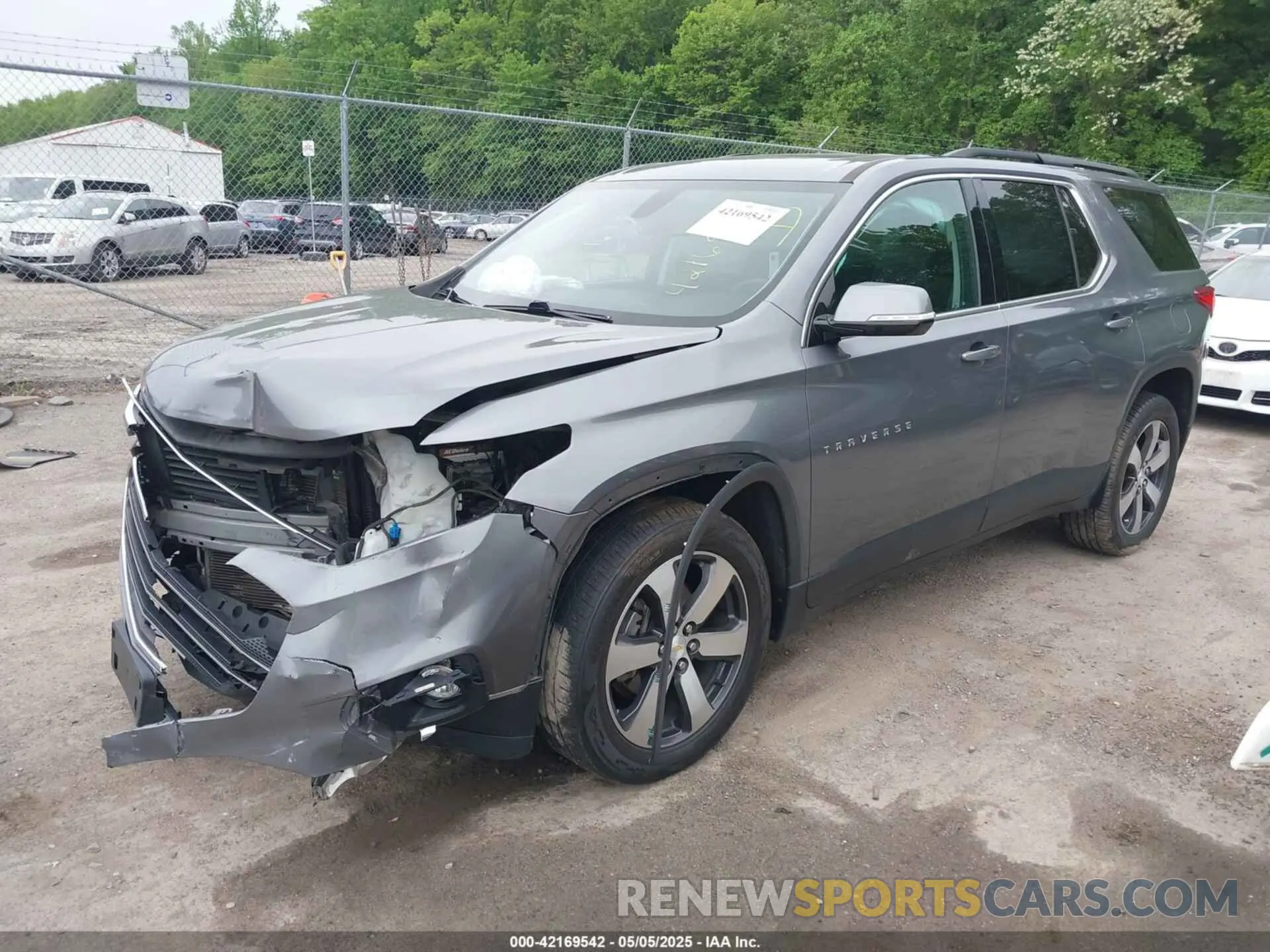 2 Photograph of a damaged car 1GNEVHKW2KJ141731 CHEVROLET TRAVERSE 2019