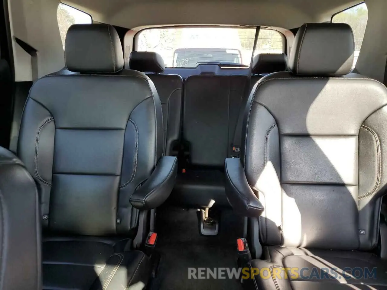 10 Photograph of a damaged car 1GNEVHKW2KJ170954 CHEVROLET TRAVERSE 2019