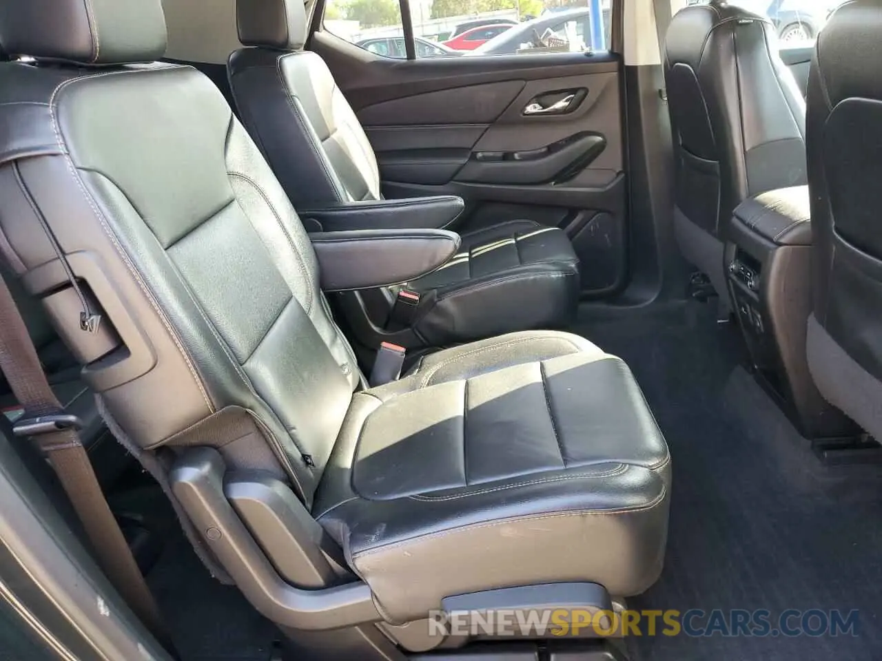 11 Photograph of a damaged car 1GNEVHKW2KJ170954 CHEVROLET TRAVERSE 2019